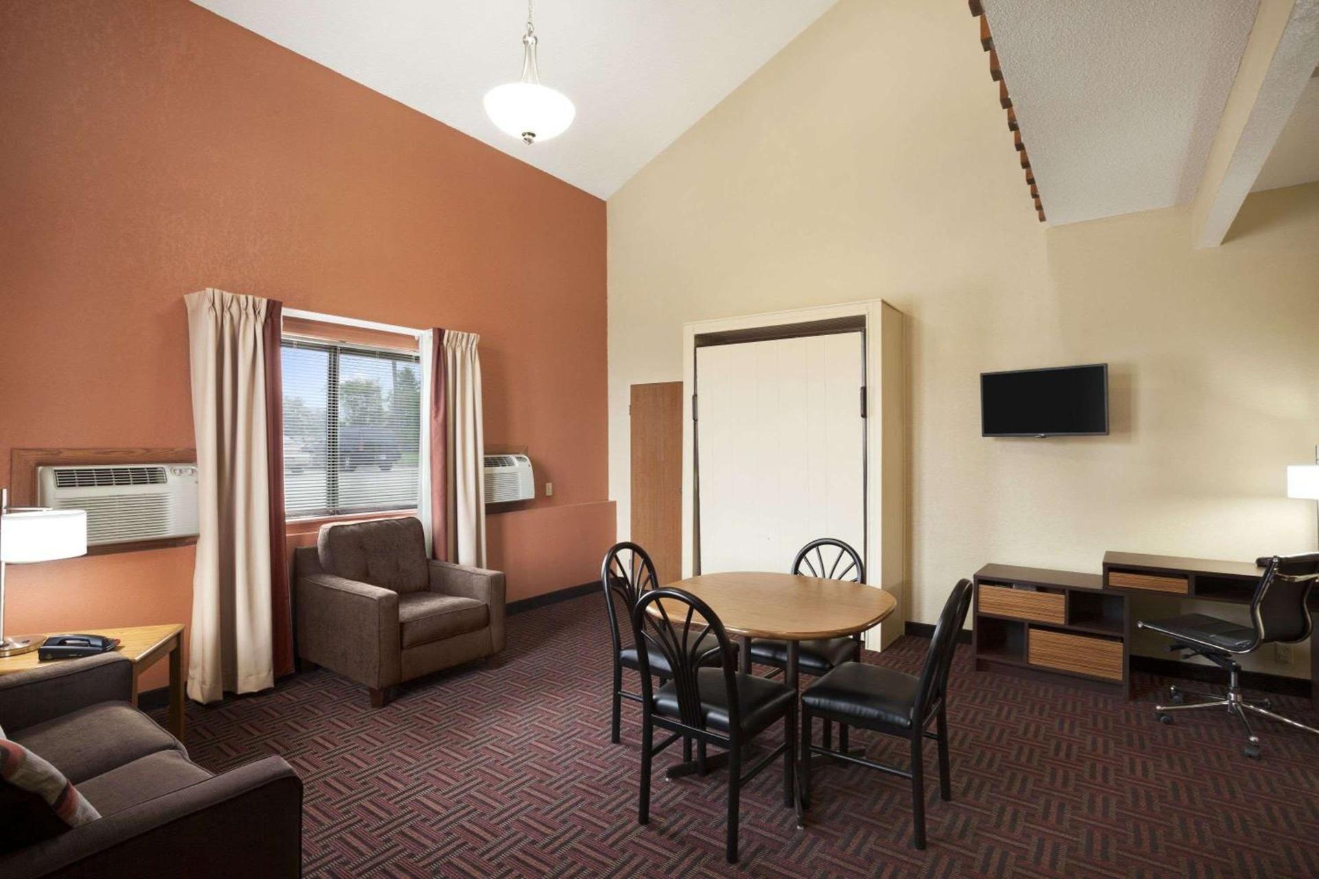 Super 8 by Wyndham Salem photo 12
