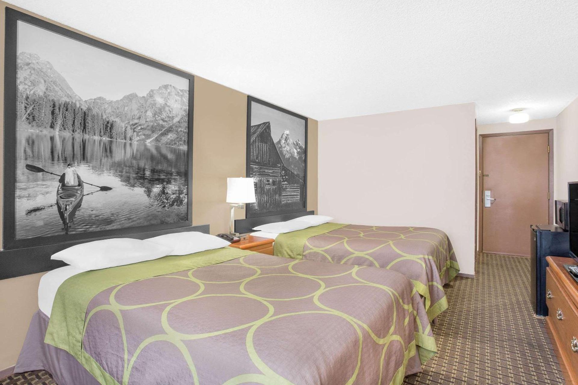 Super 8 by Wyndham Riverton photo 7