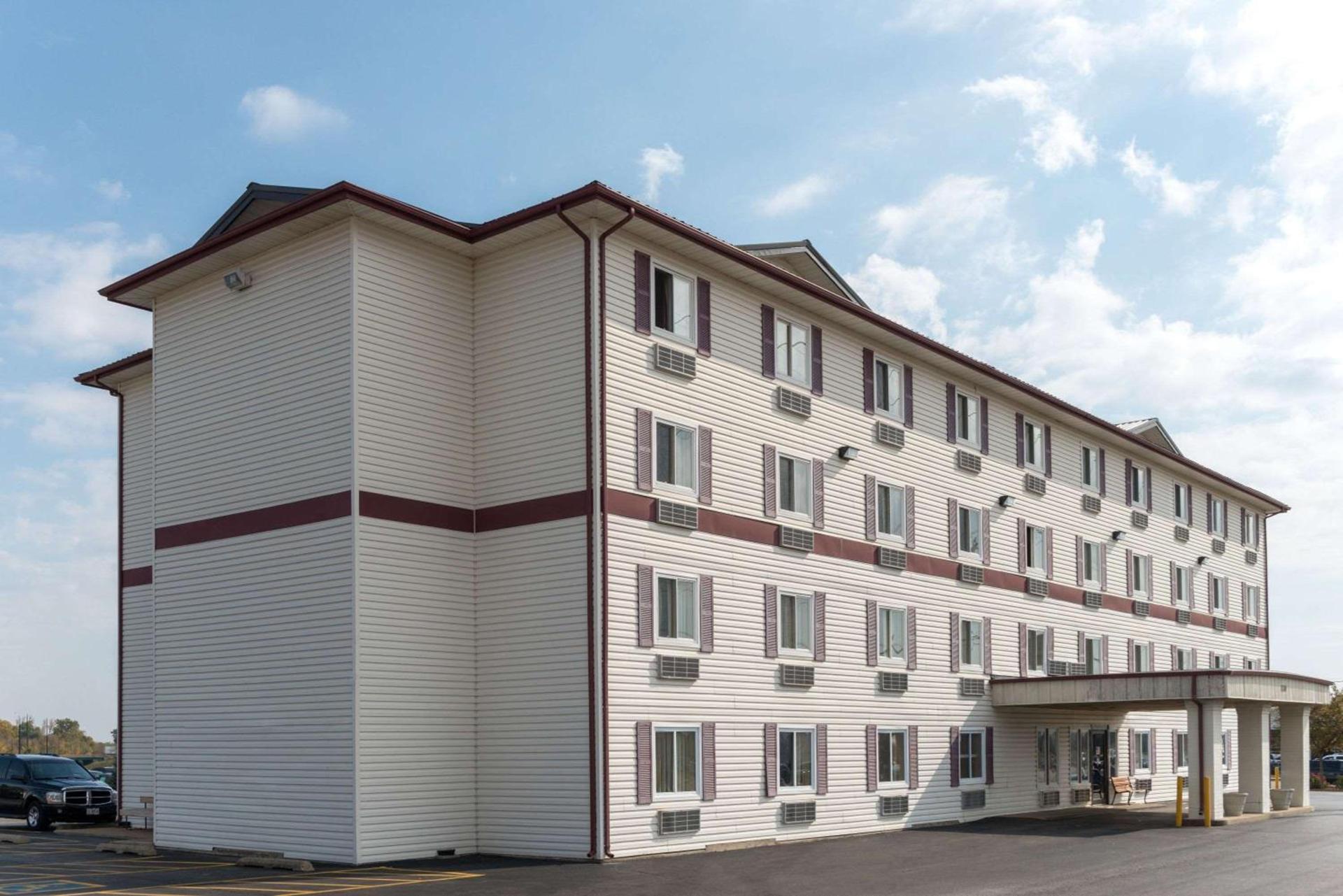 Super 8 by Wyndham Springfield East photo 2