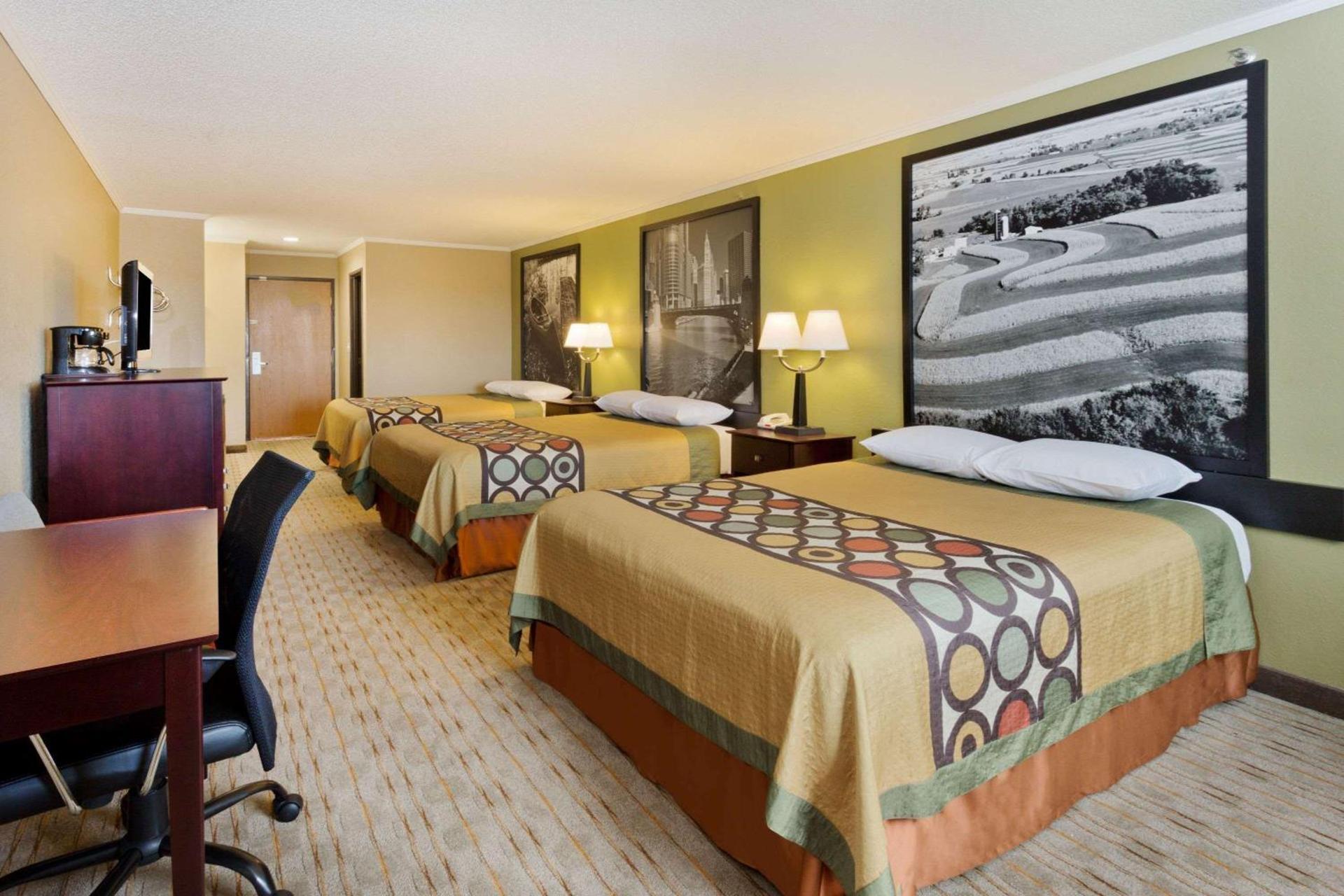 Super 8 by Wyndham Rochelle photo 7