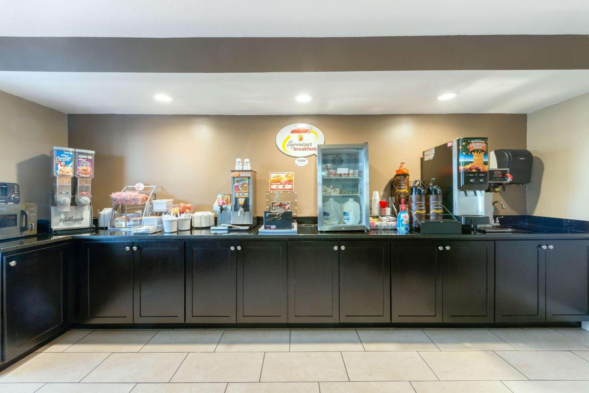 Super 8 by Wyndham Springfield East photo 13