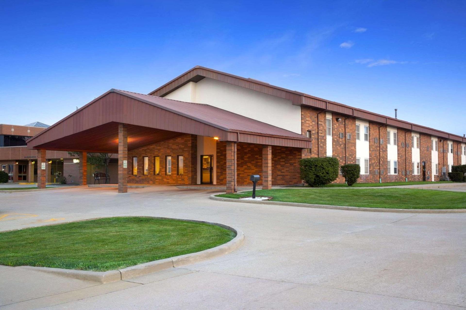 Super 8 by Wyndham Tuscola — hotel in Tuscola