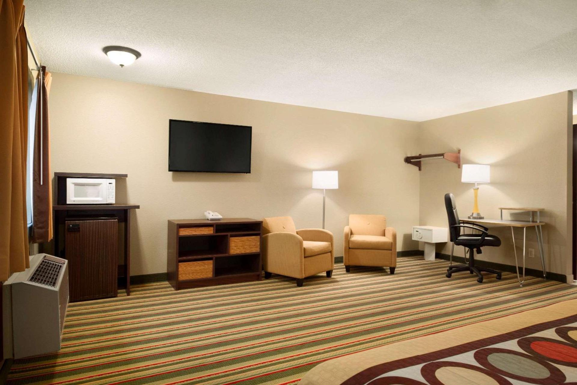 Super 8 by Wyndham Rantoul photo 15