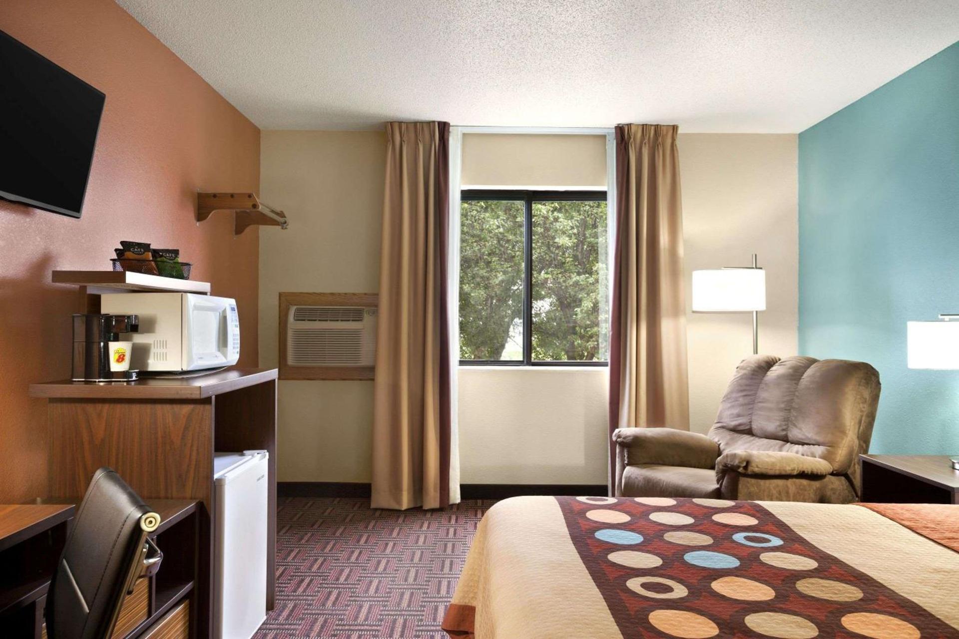 Super 8 by Wyndham Salem photo 8