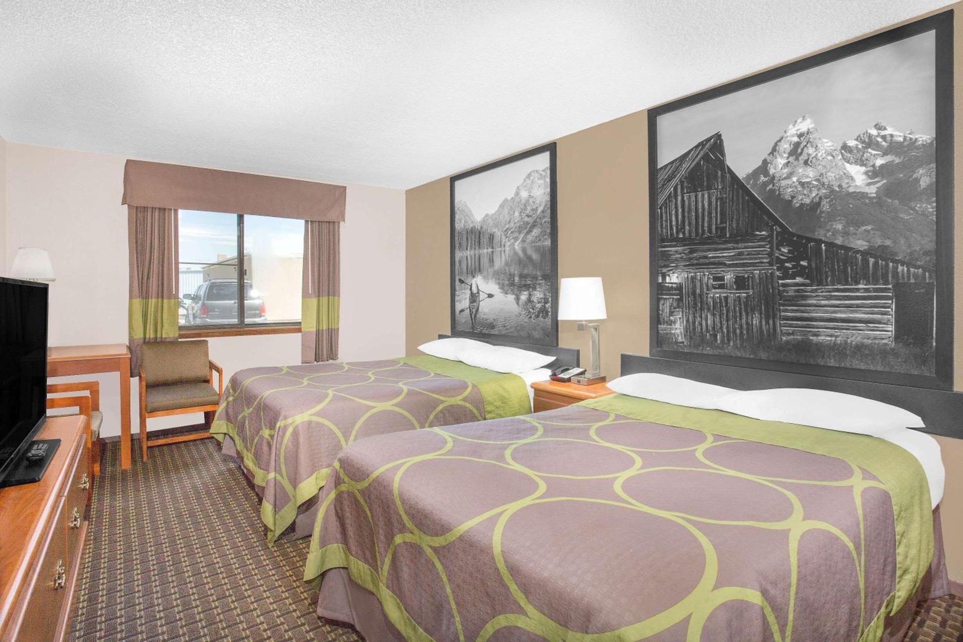 Super 8 by Wyndham Riverton photo 9