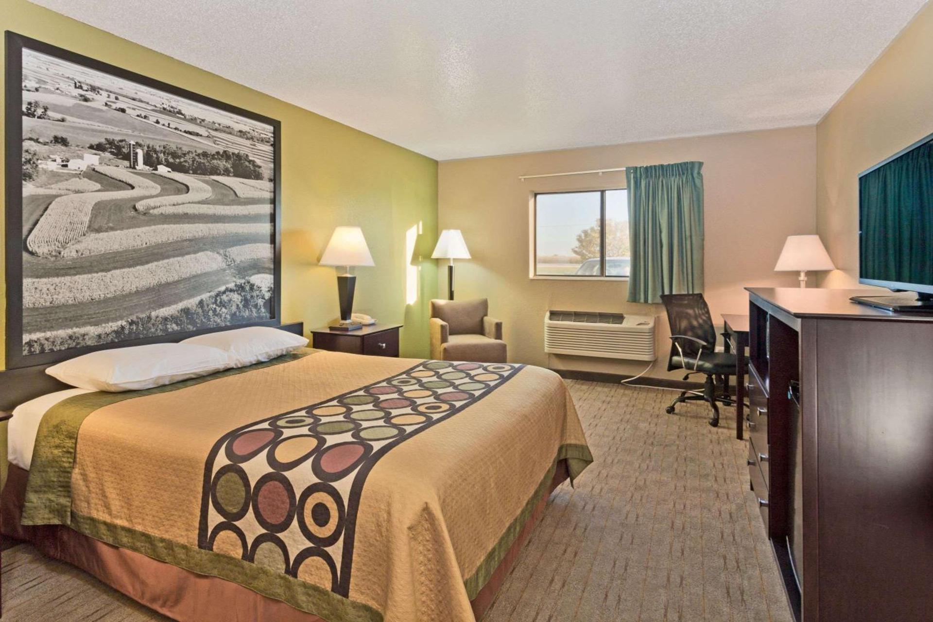 Super 8 by Wyndham Rochelle photo 12