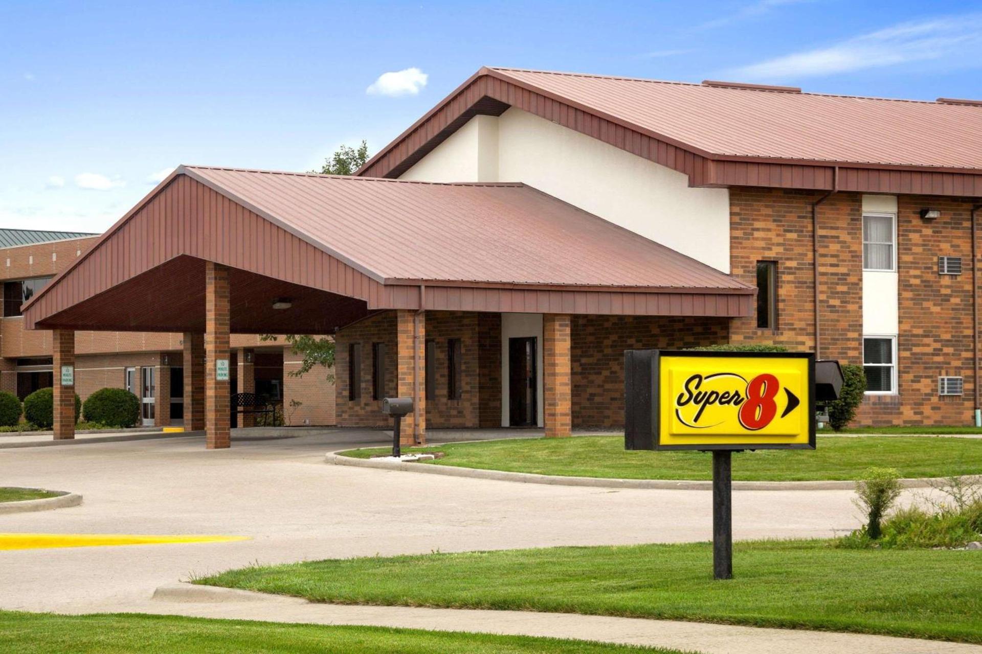 Super 8 by Wyndham Tuscola photo 2