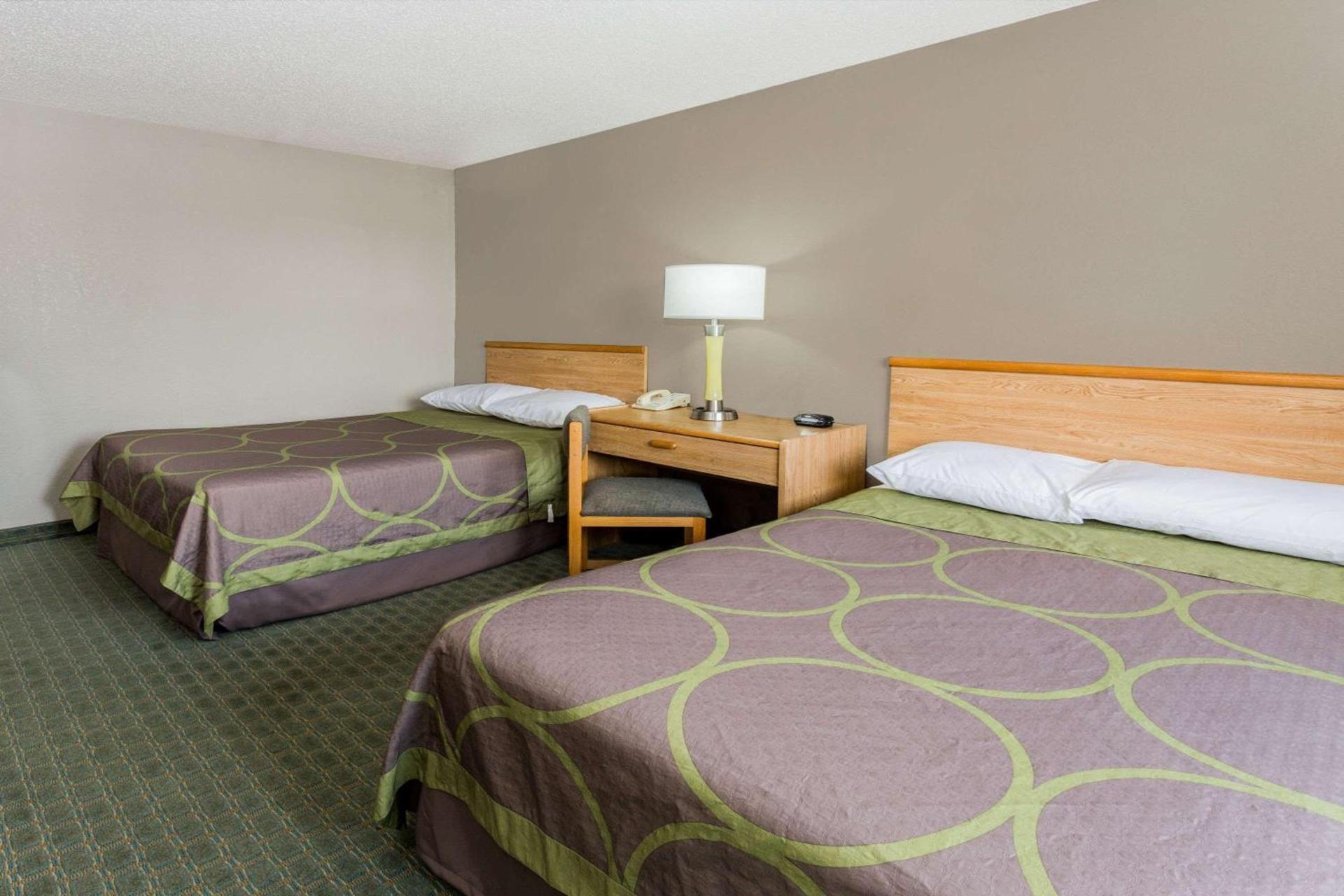 Super 8 by Wyndham St. Charles photo 12
