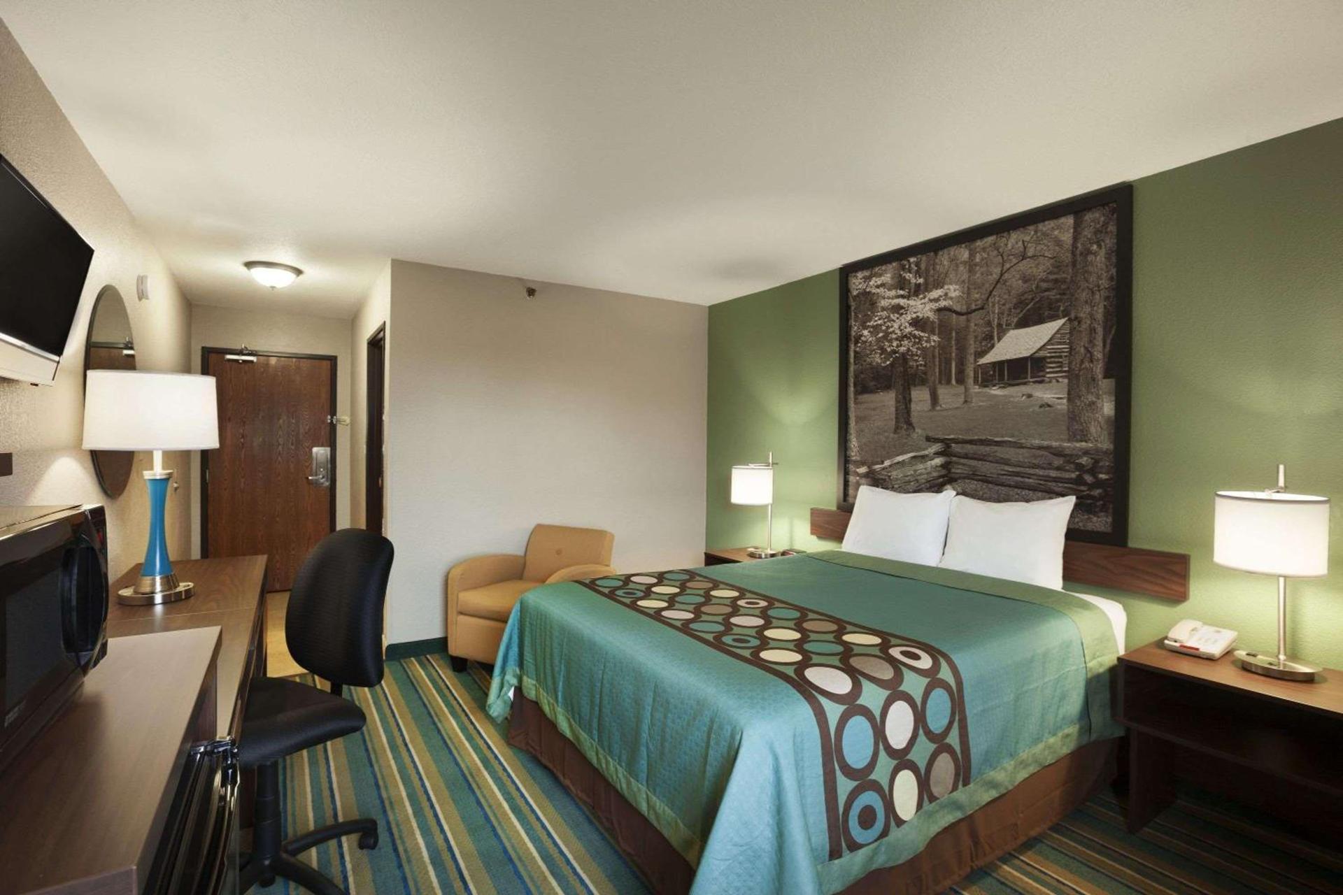 Super 8 by Wyndham Tuscola photo 6