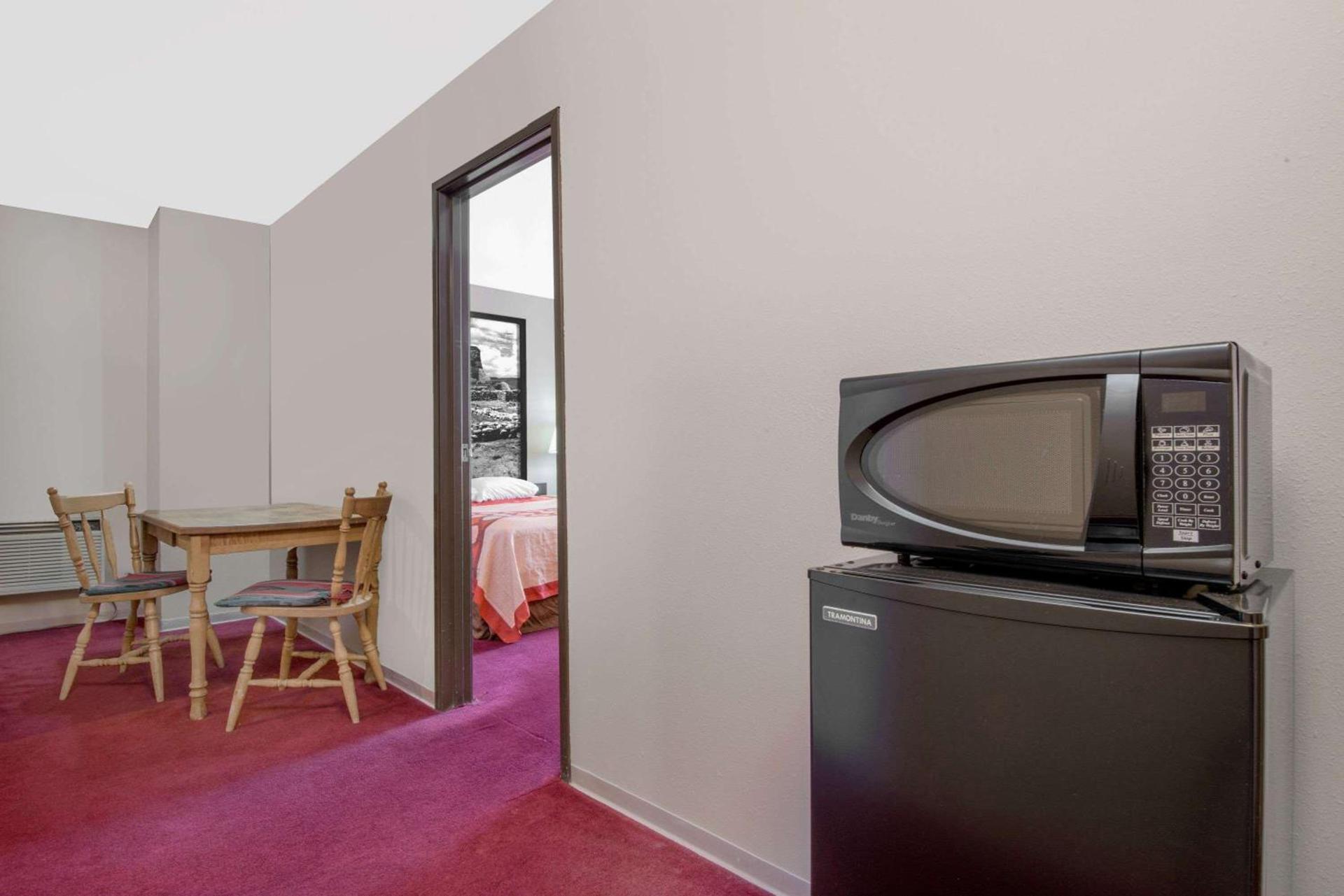 Super 8 by Wyndham Taos photo 13