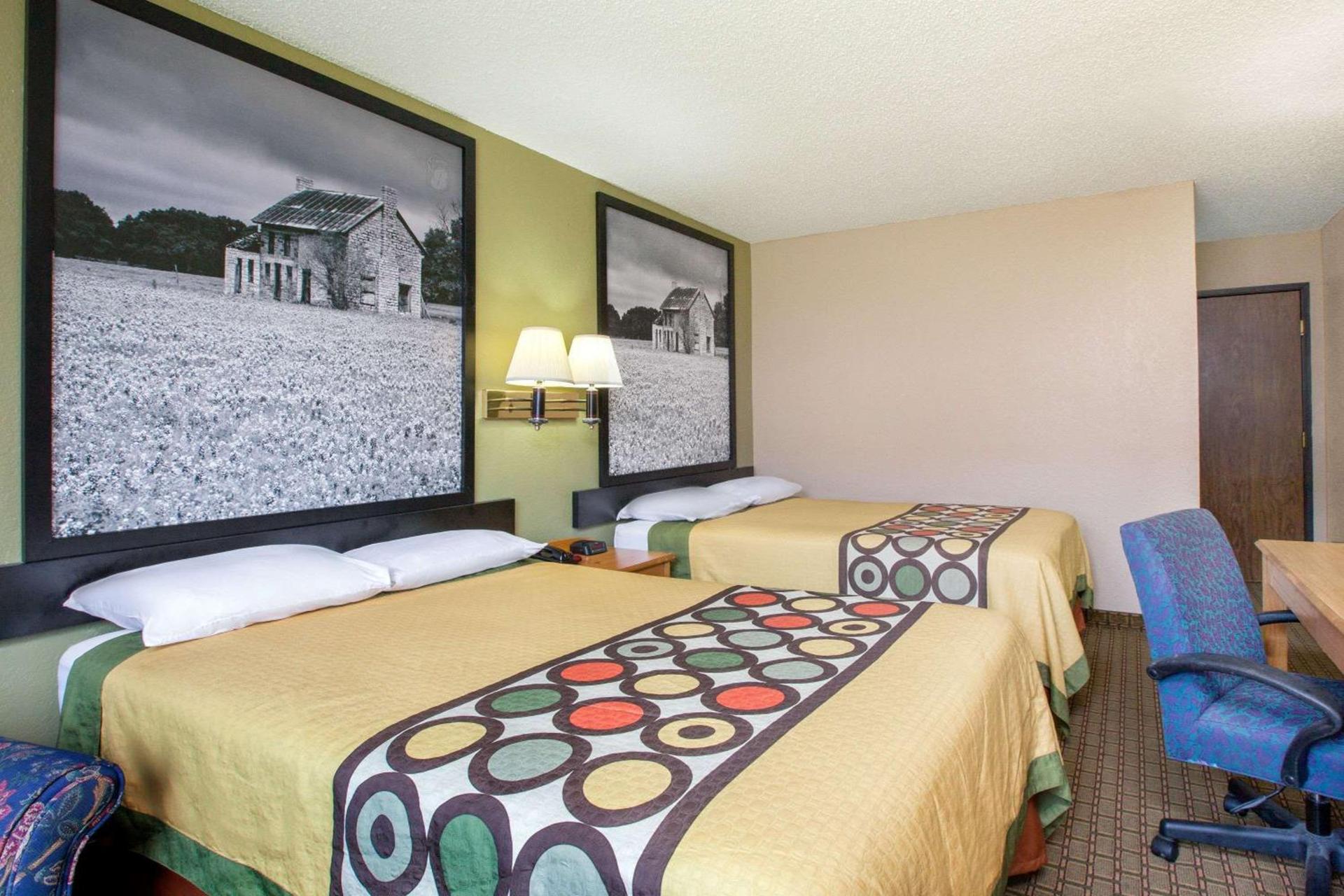 Super 8 by Wyndham Sherman photo 19