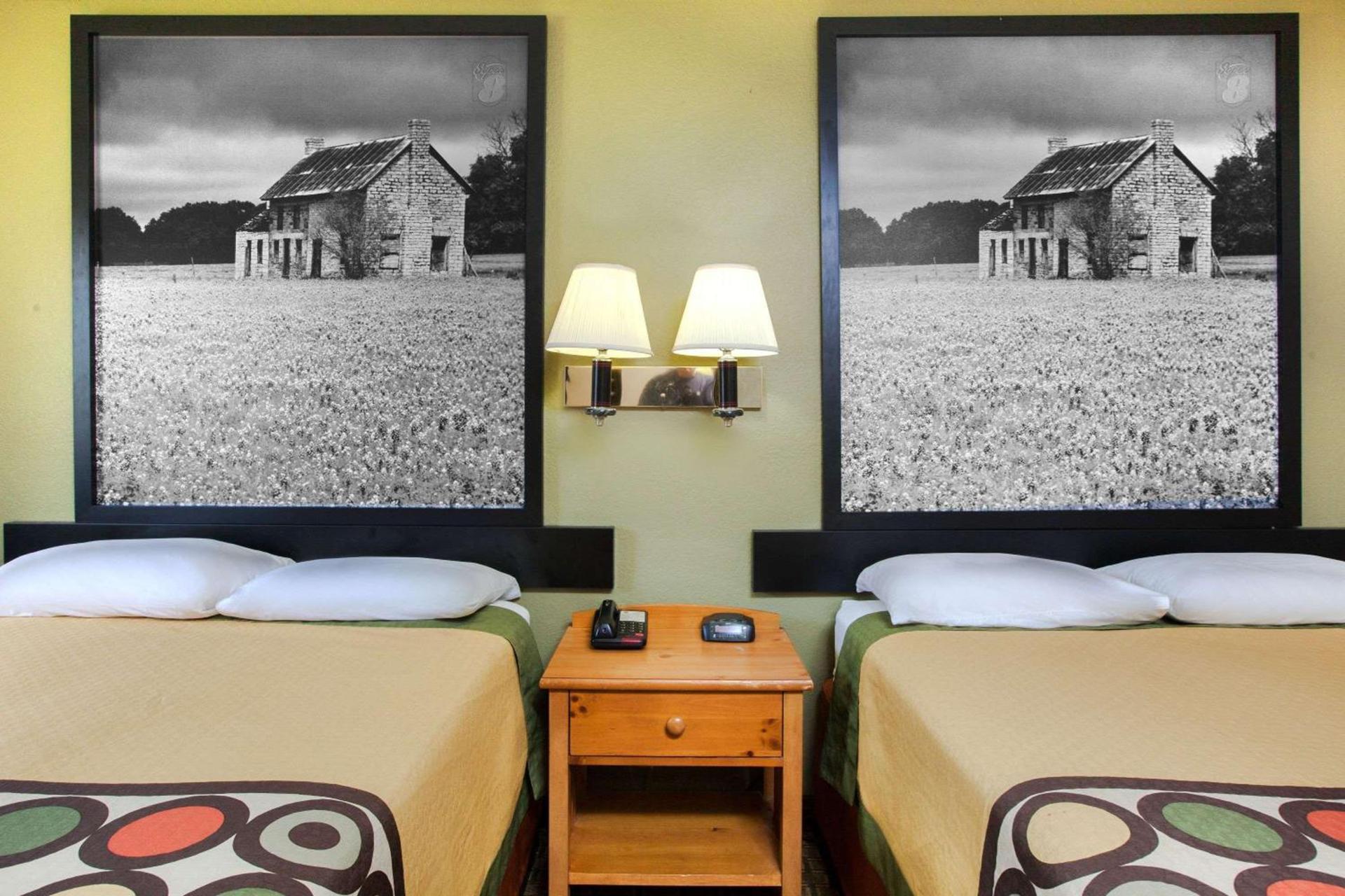 Super 8 by Wyndham Sherman photo 14
