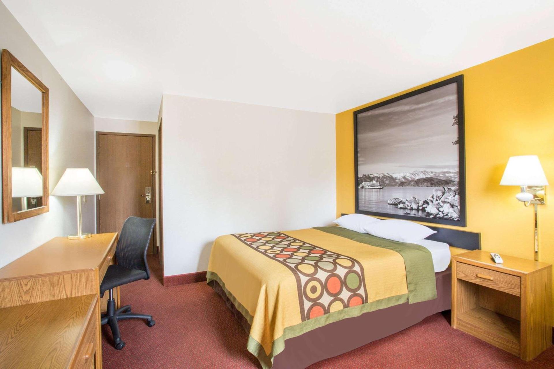 Super 8 by Wyndham Elko photo 10