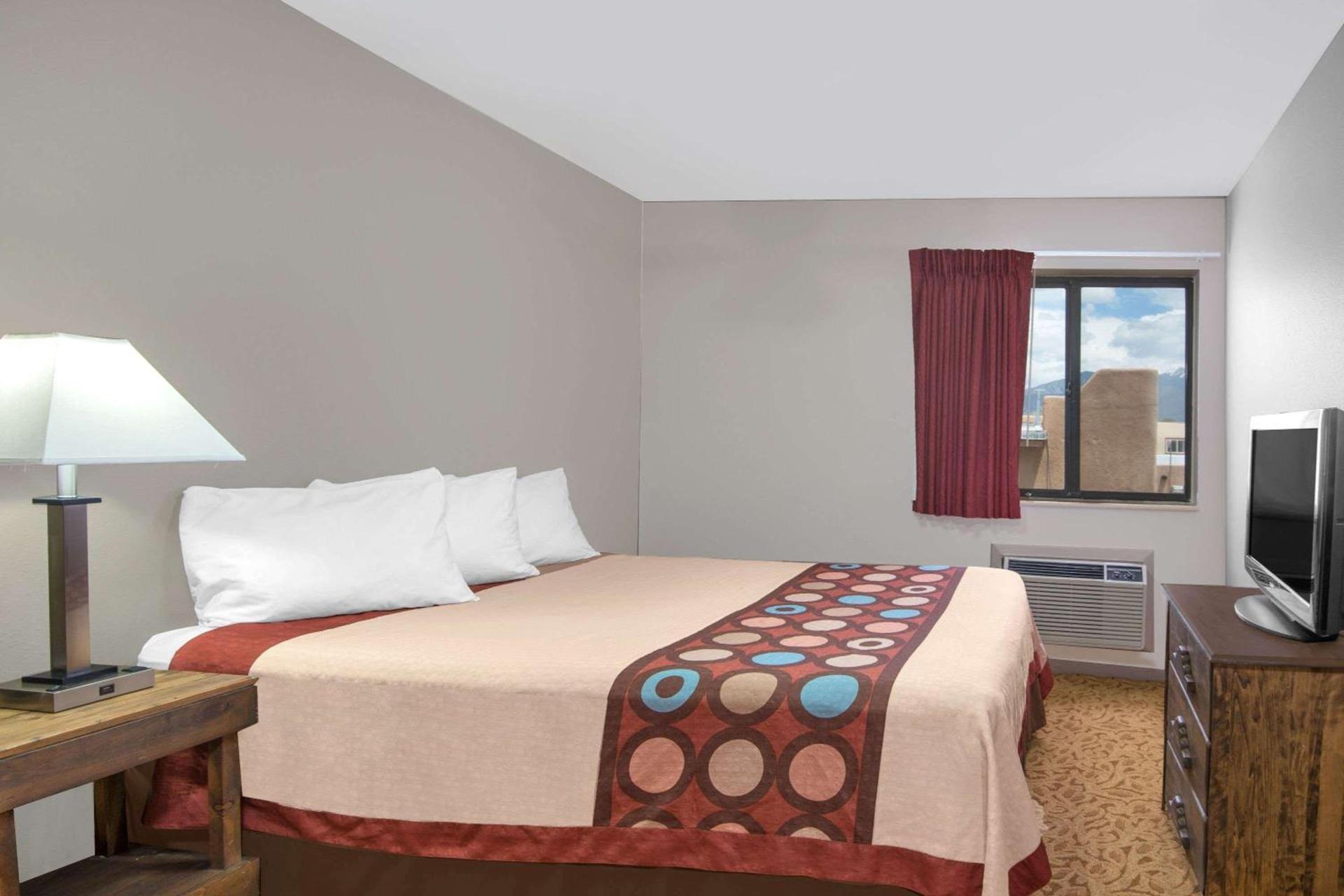 Super 8 by Wyndham Taos photo 8