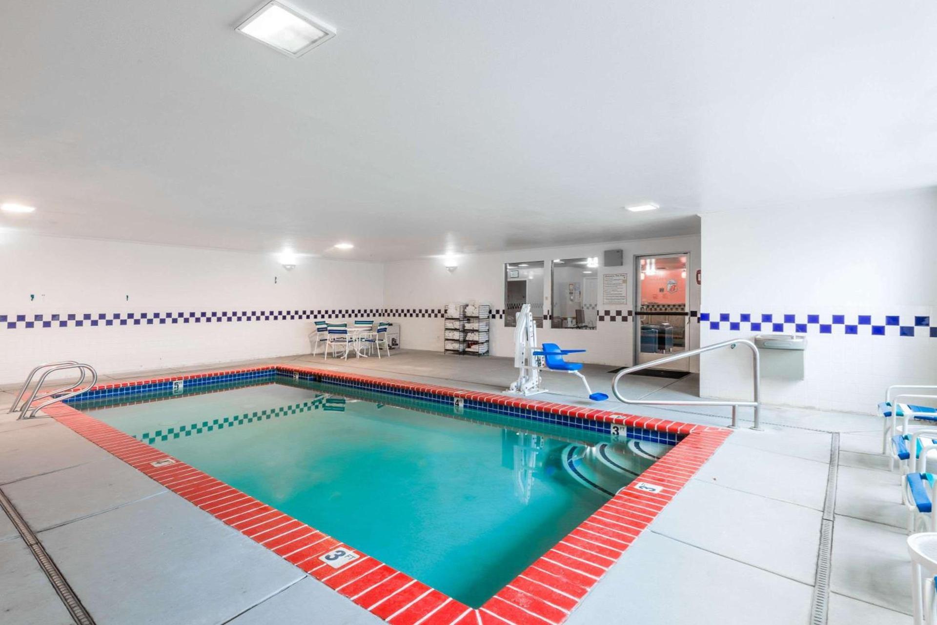 Super 8 by Wyndham Fernley photo 7