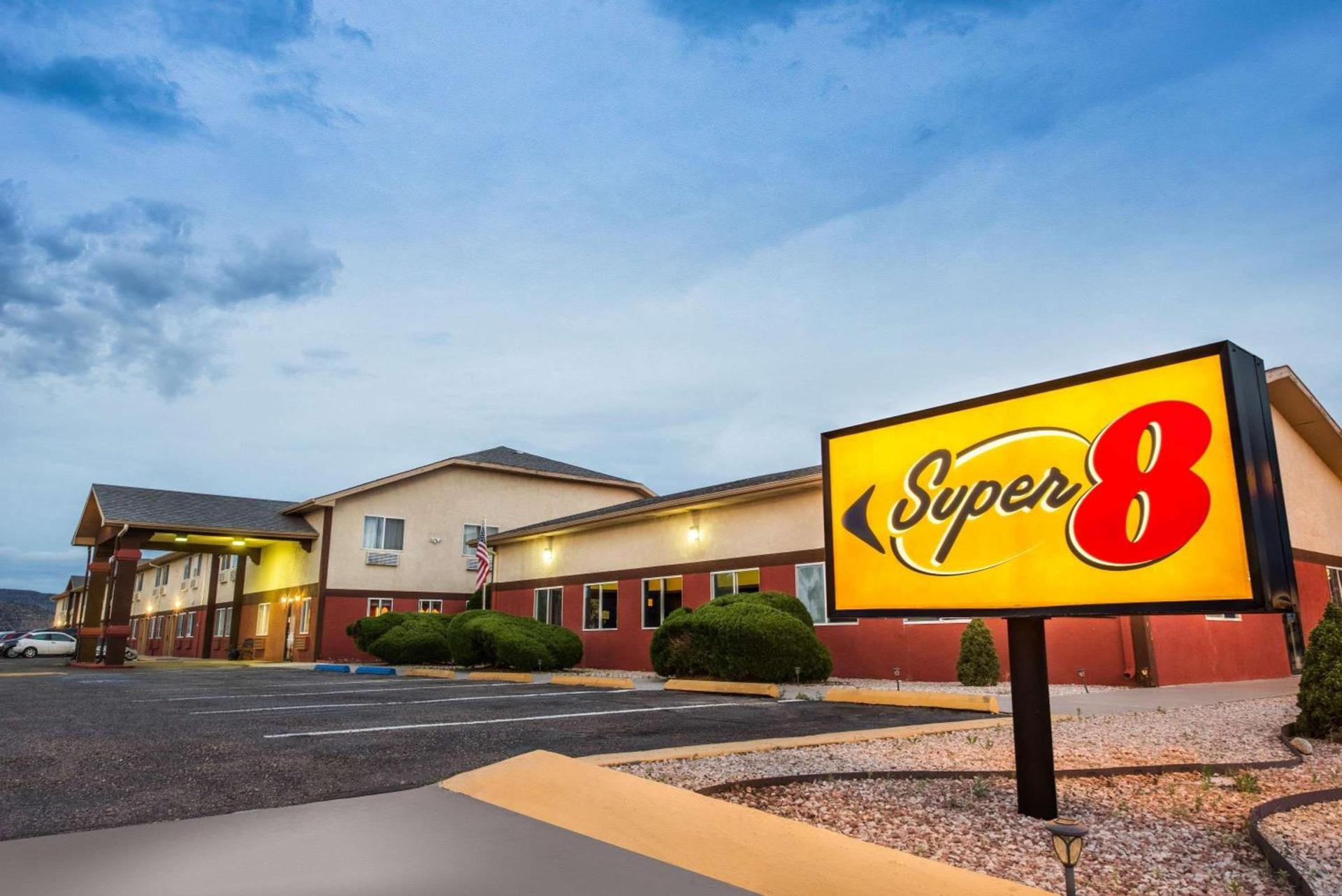 Super 8 by Wyndham Grants photo 2
