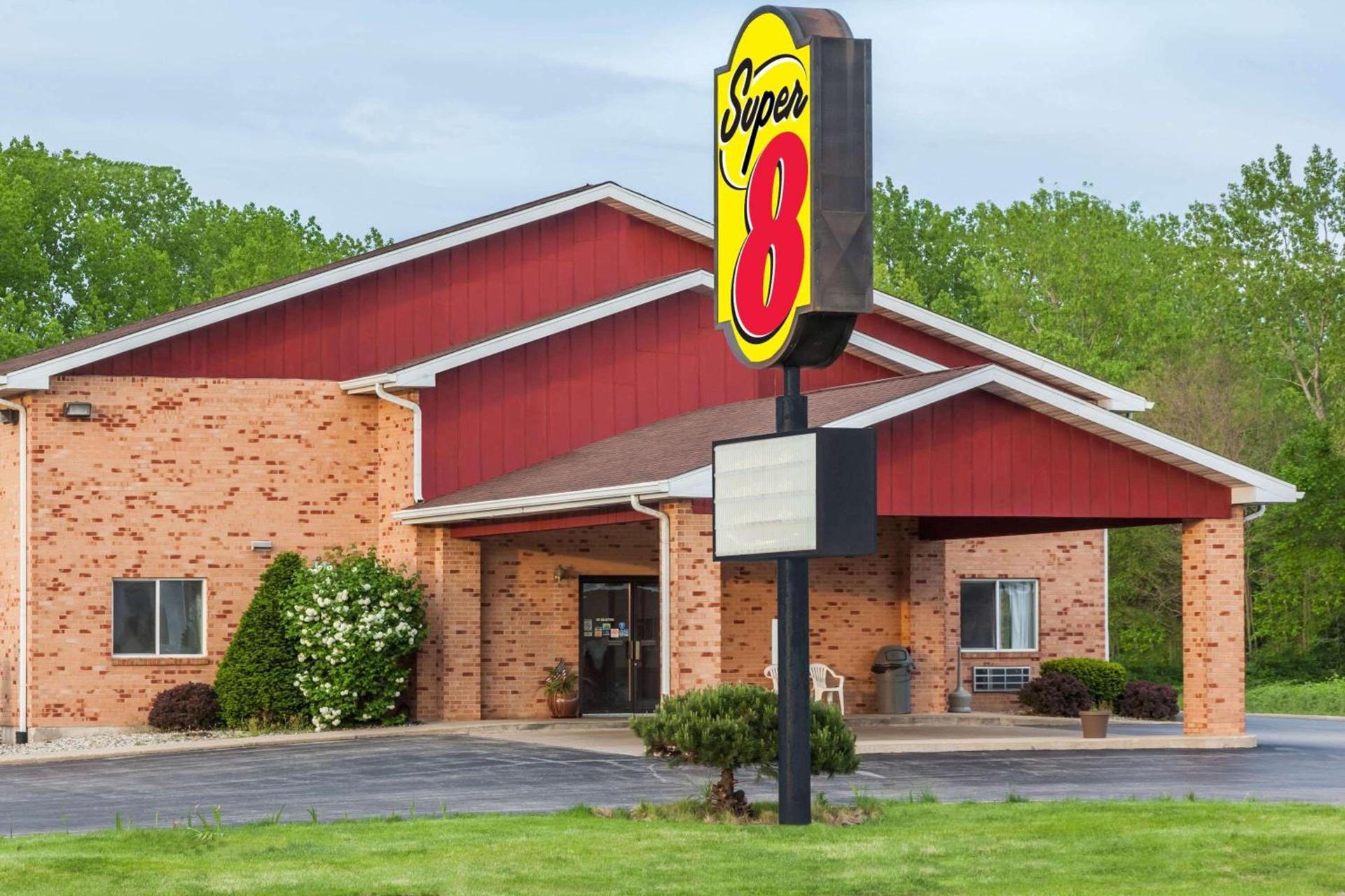 Super 8 by Wyndham Watseka photo 2
