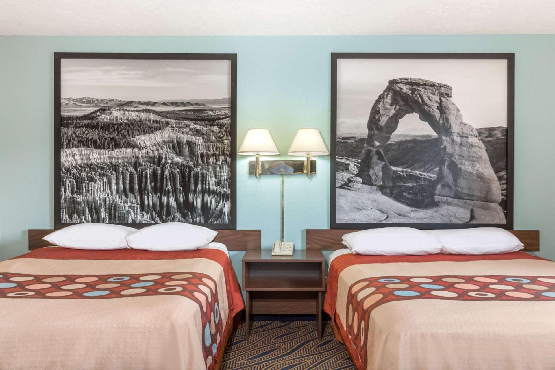 Super 8 by Wyndham Cedar City photo 11