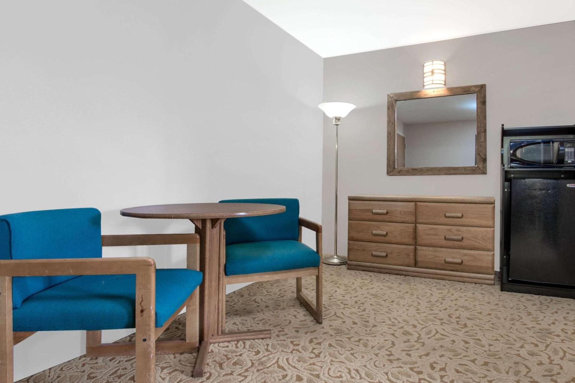 Super 8 by Wyndham Taos photo 14