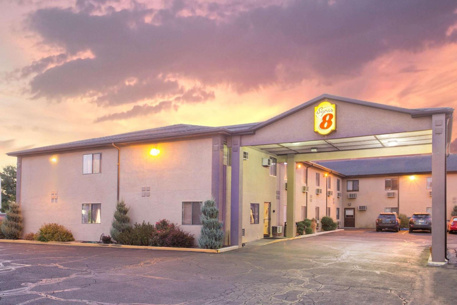 Super 8 by Wyndham Elko photo 2
