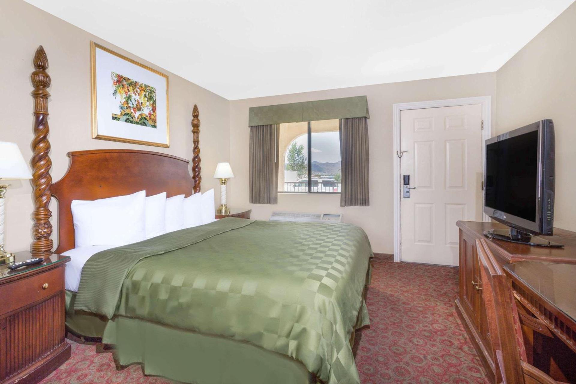 Days Inn by Wyndham Kingman East photo 3