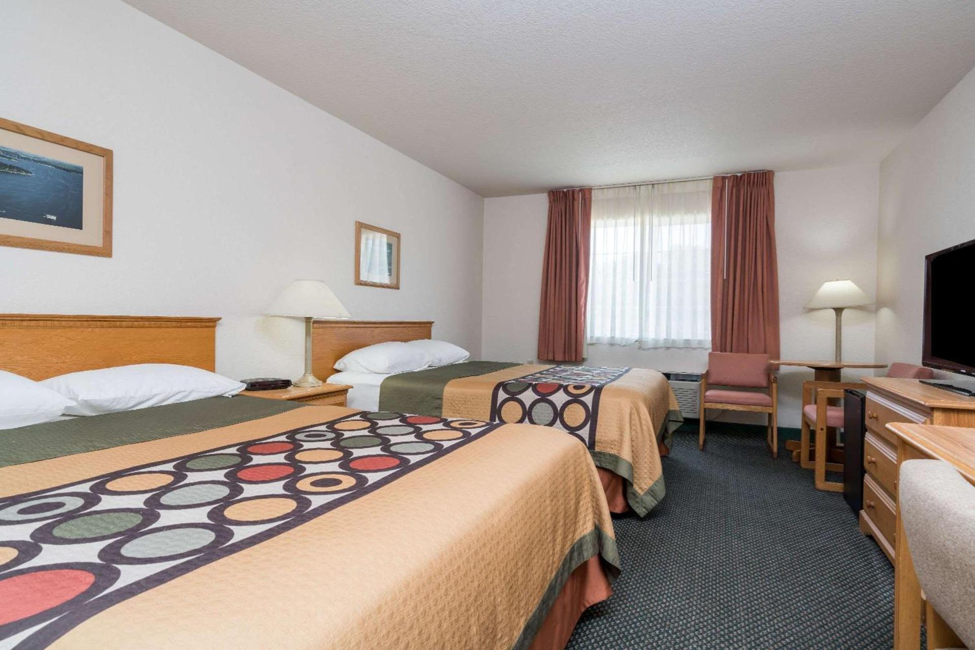 Super 8 by Wyndham Sheldon photo 3