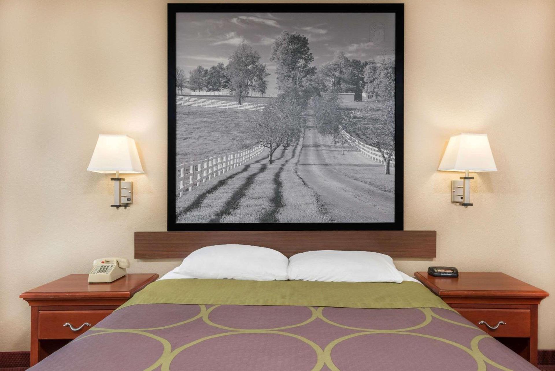 Super 8 by Wyndham Vincennes photo 13