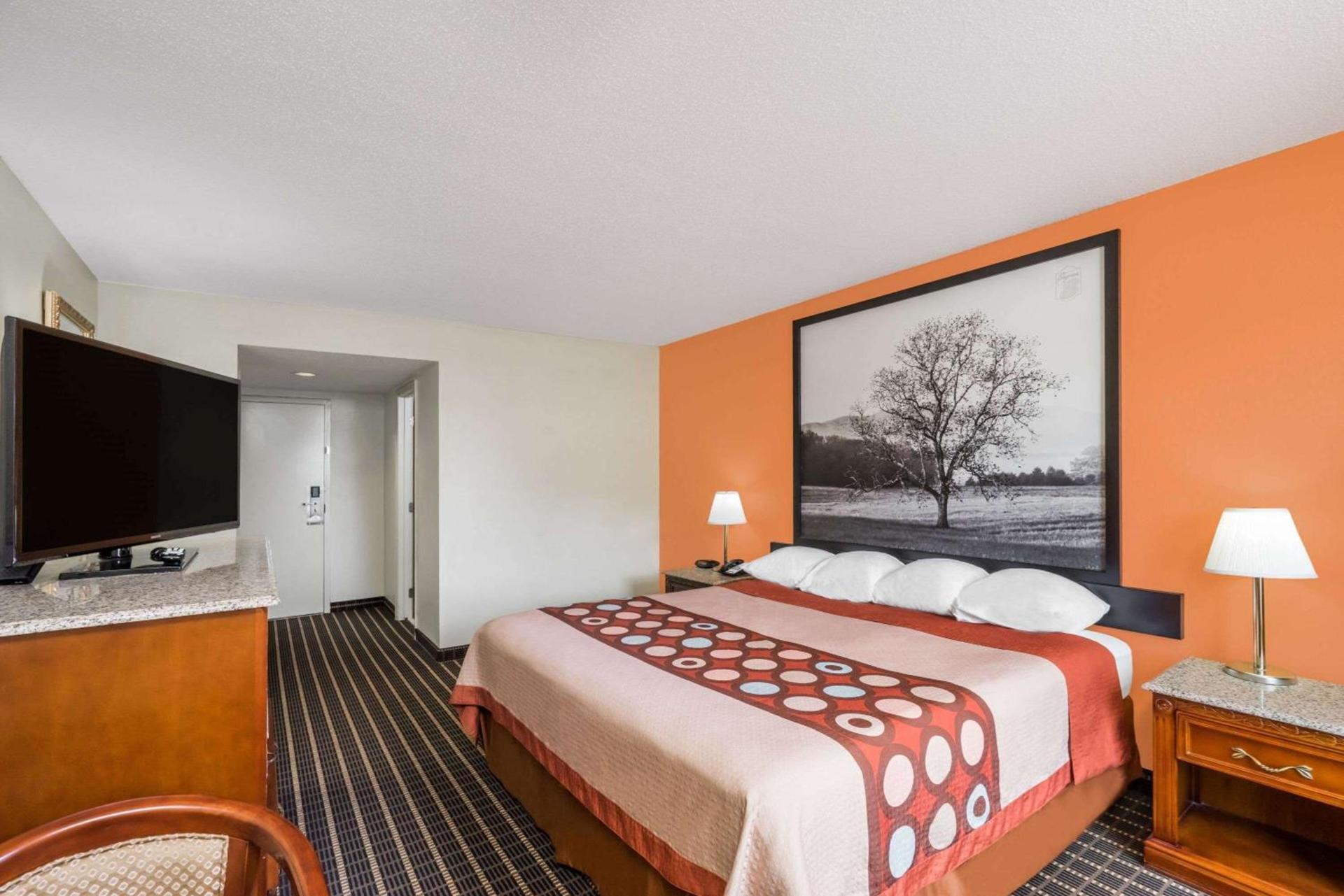 Super 8 by Wyndham Dandridge photo 11