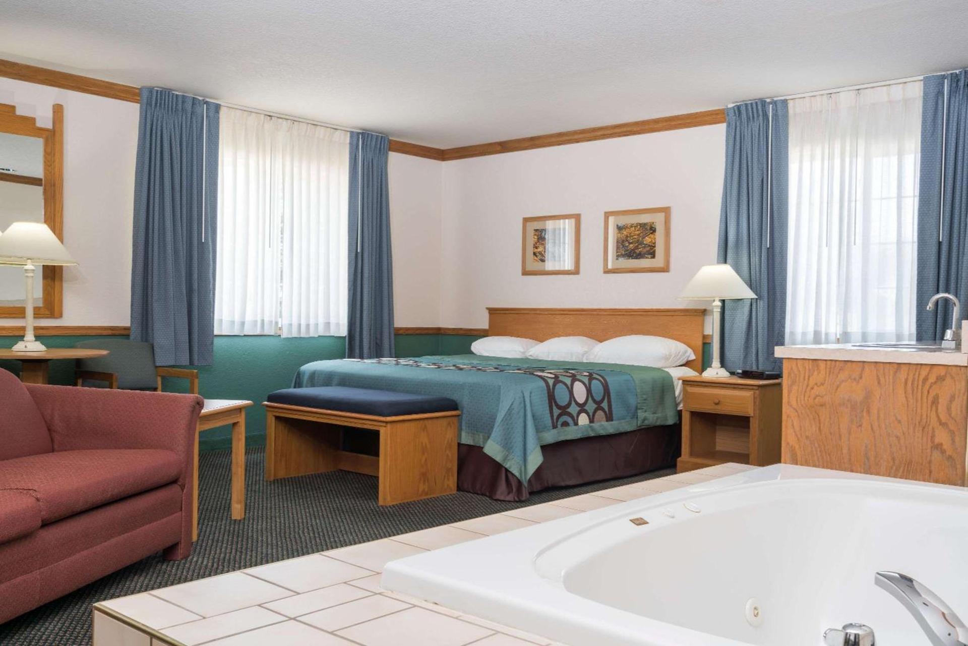 Super 8 by Wyndham Sheldon photo 10