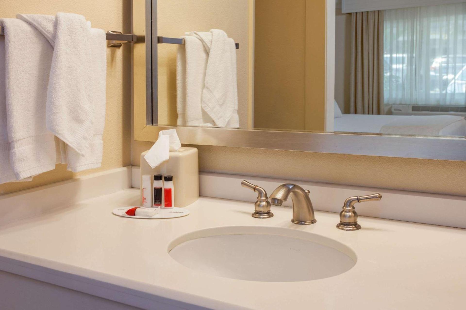 Days Inn by Wyndham San Diego Hotel Circle photo 17