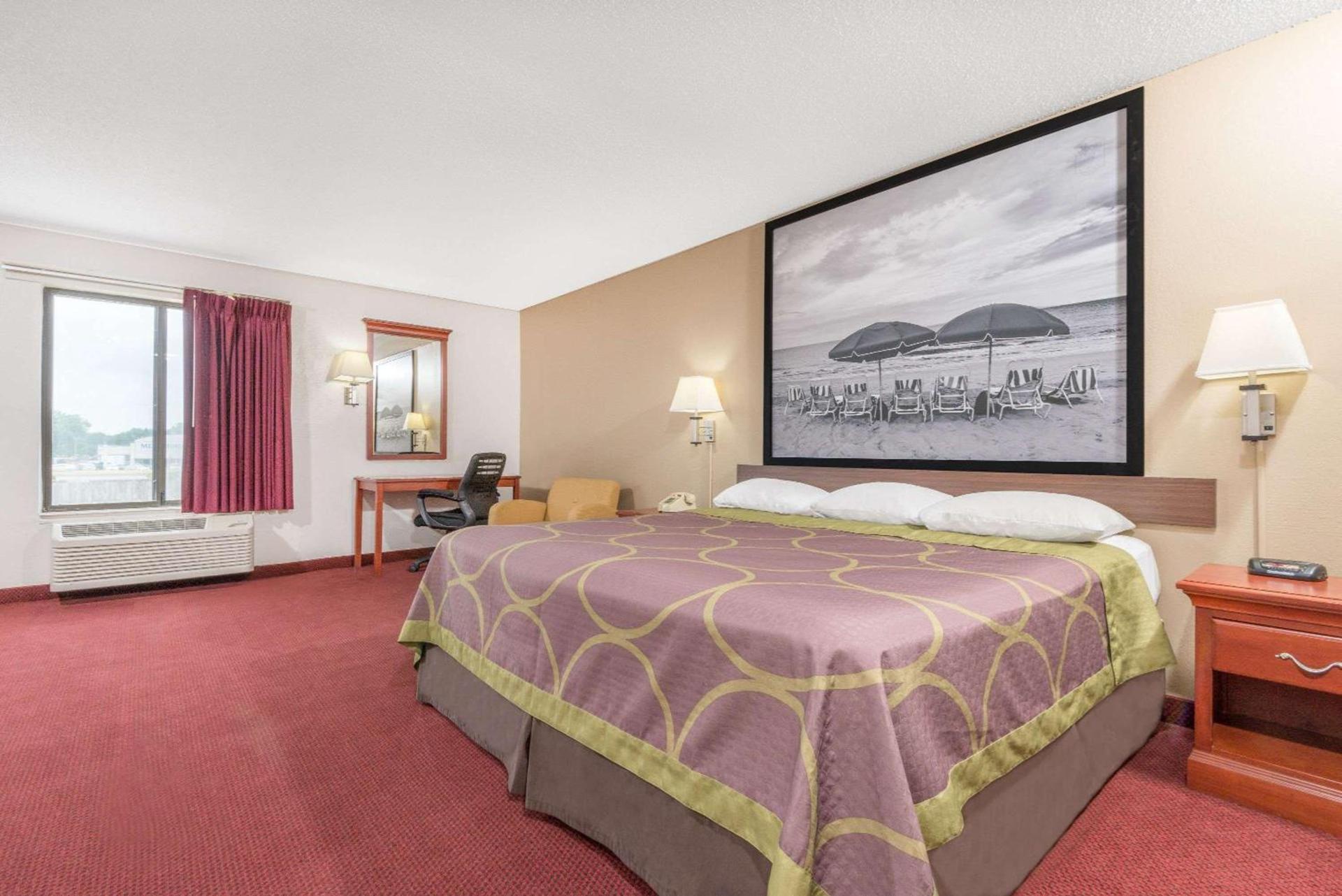 Super 8 by Wyndham Vincennes photo 11