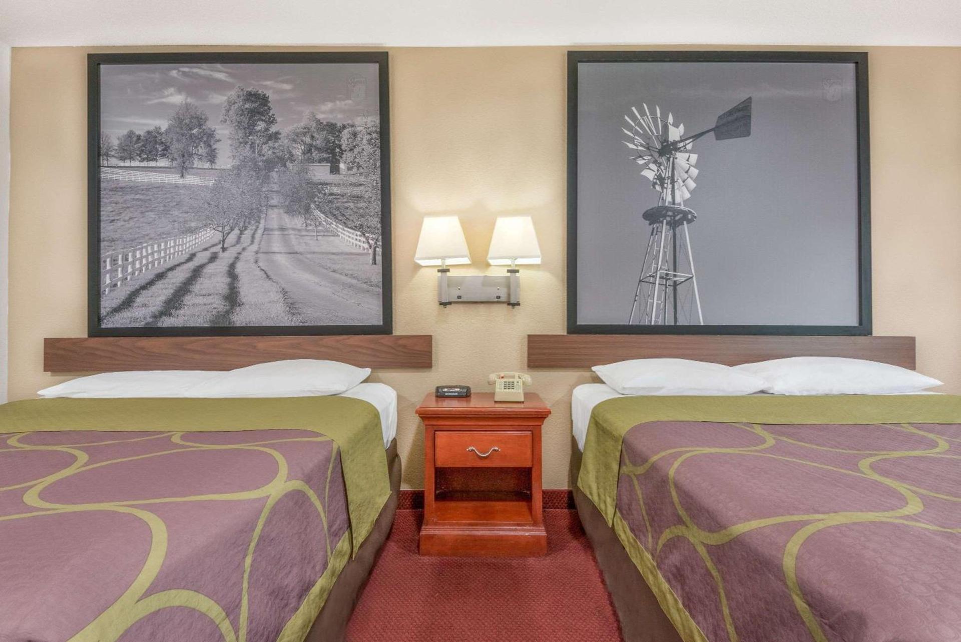 Super 8 by Wyndham Vincennes photo 12