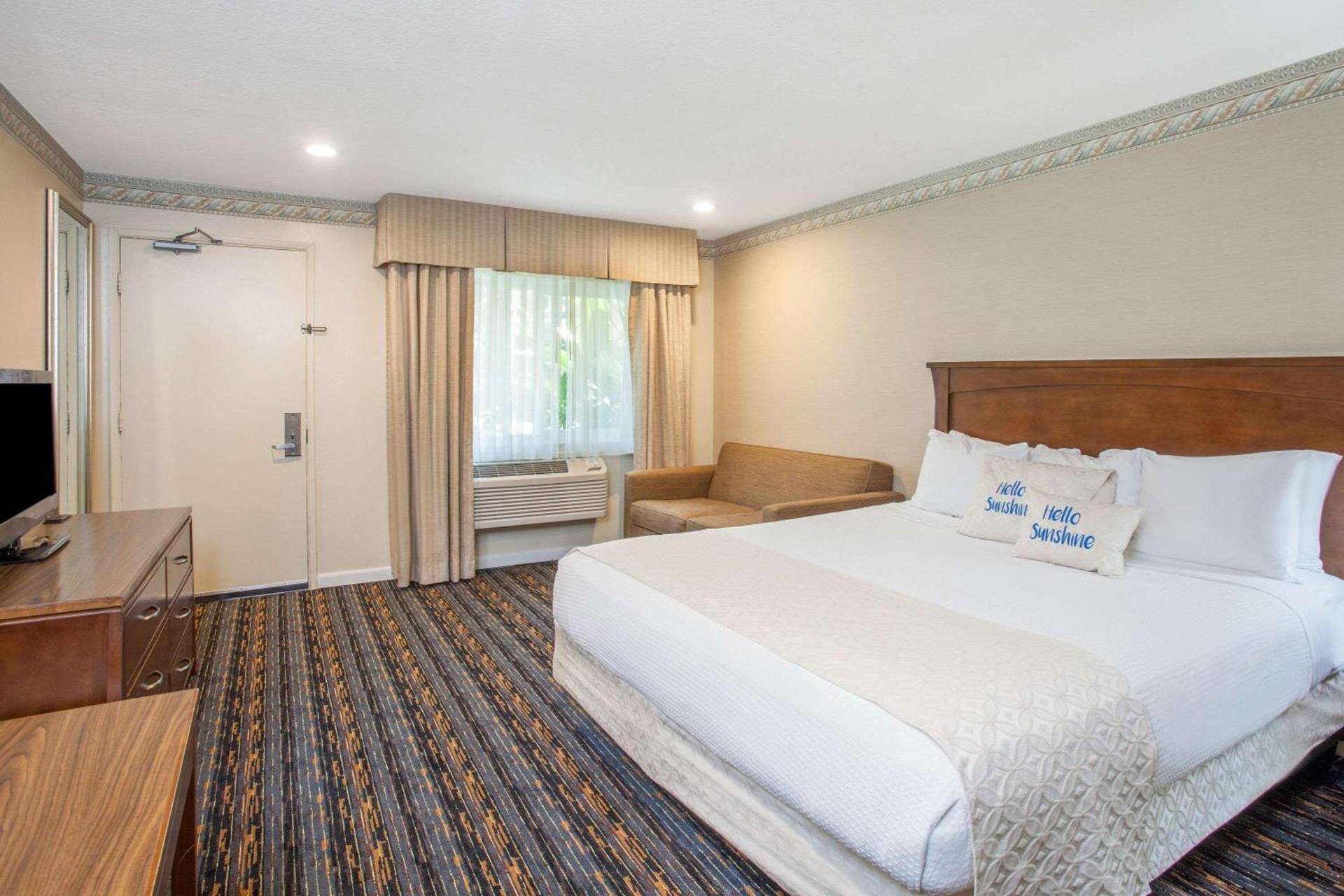 Days Inn by Wyndham San Diego Hotel Circle photo 12