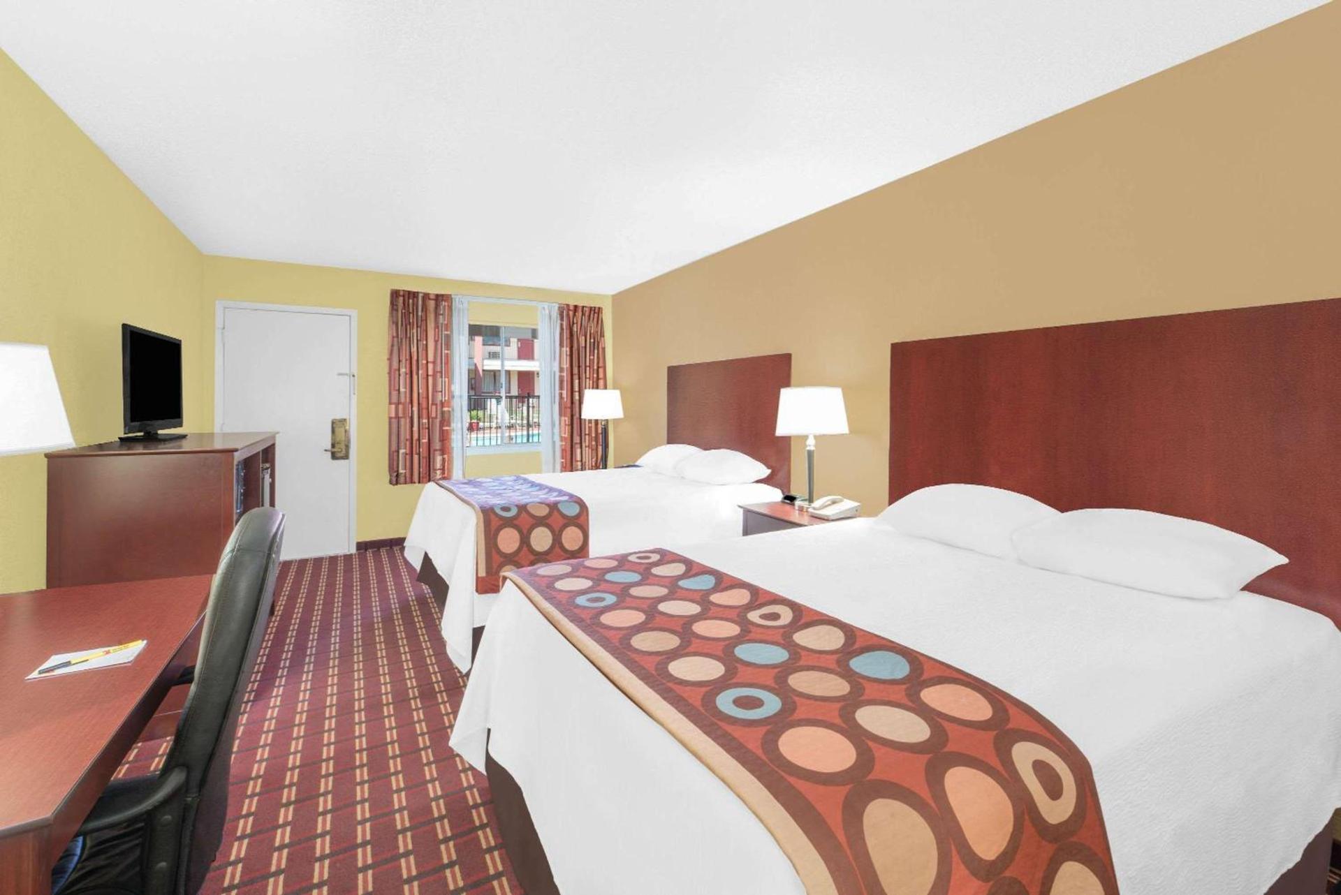 Super 8 by Wyndham Kerrville TX photo 3