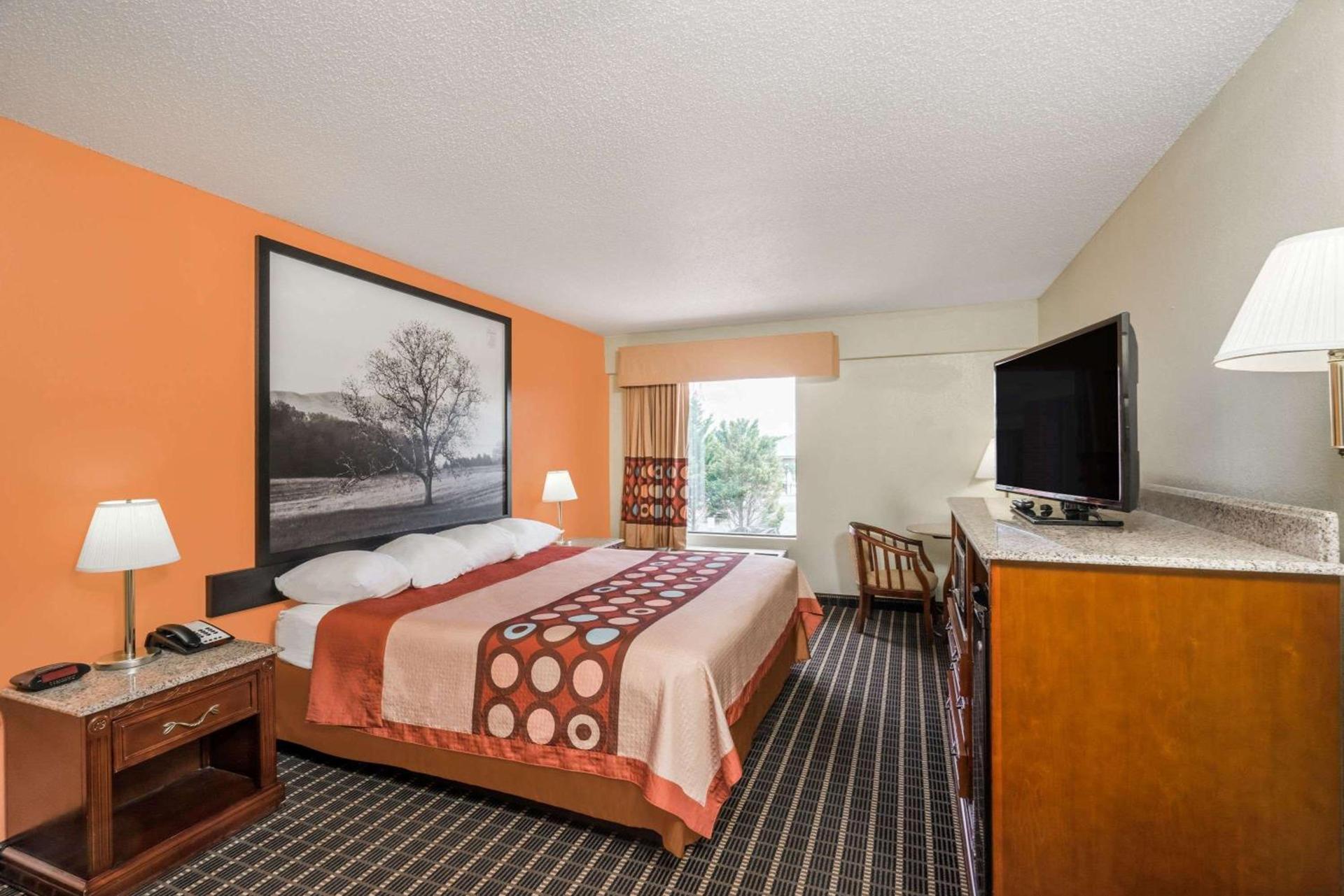 Super 8 by Wyndham Dandridge photo 5