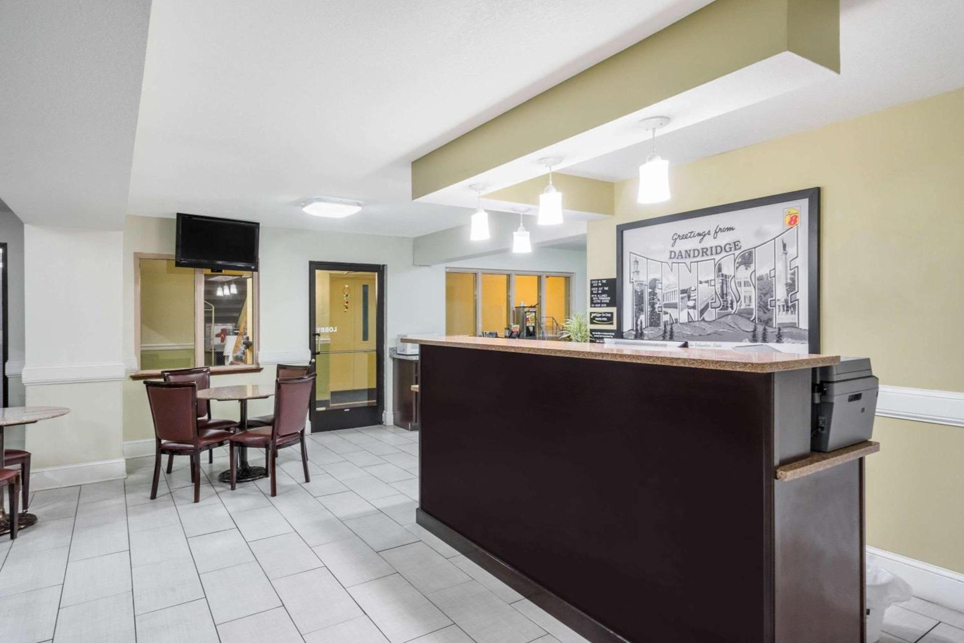 Super 8 by Wyndham Dandridge photo 2