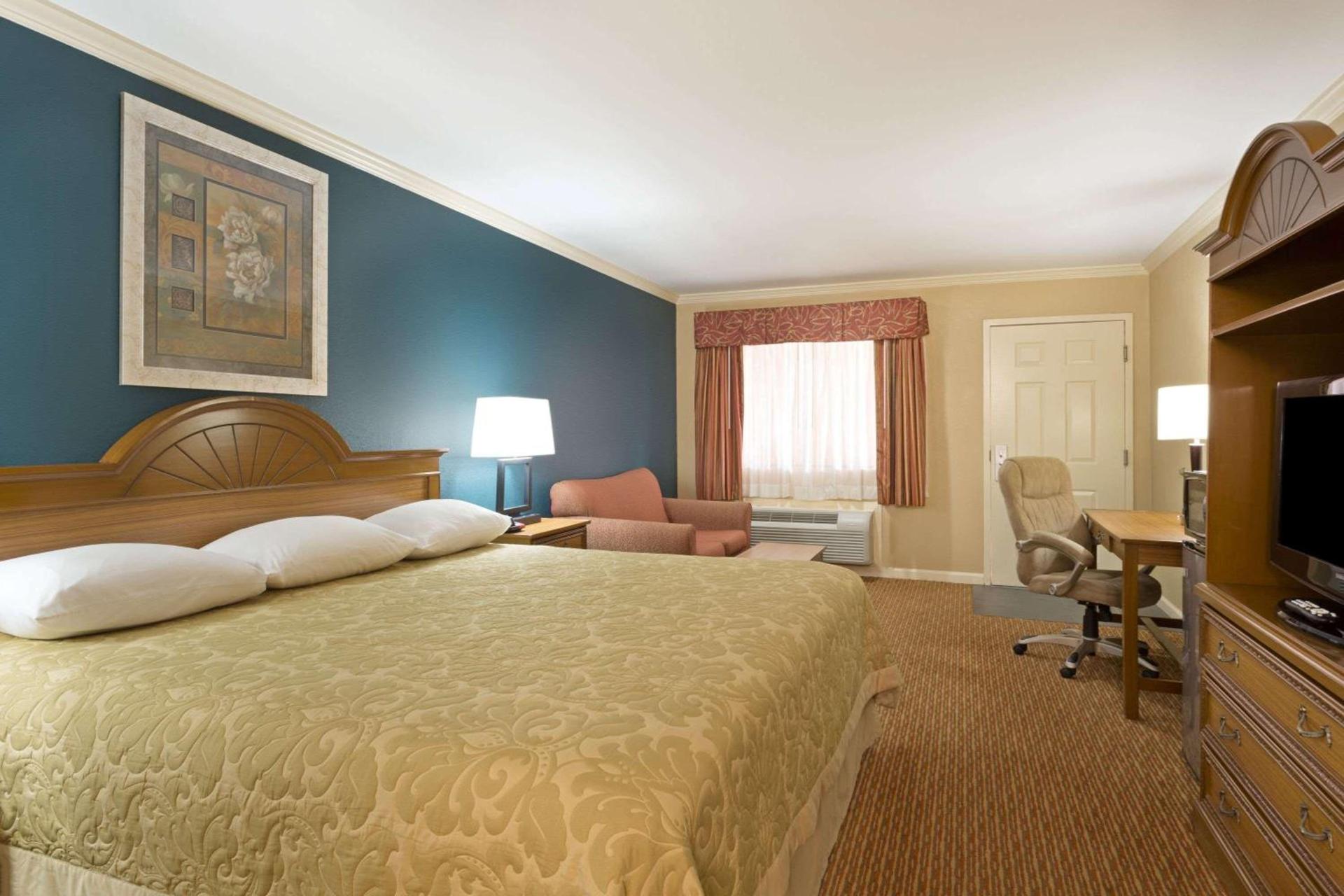 Super 8 by Wyndham Covington photo 14