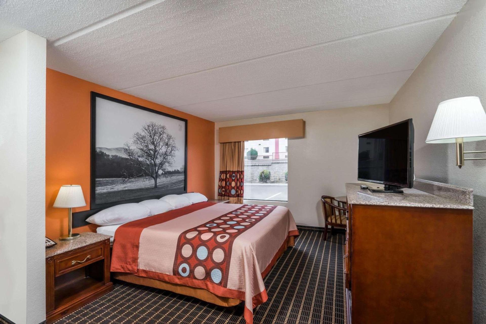 Super 8 by Wyndham Dandridge photo 9