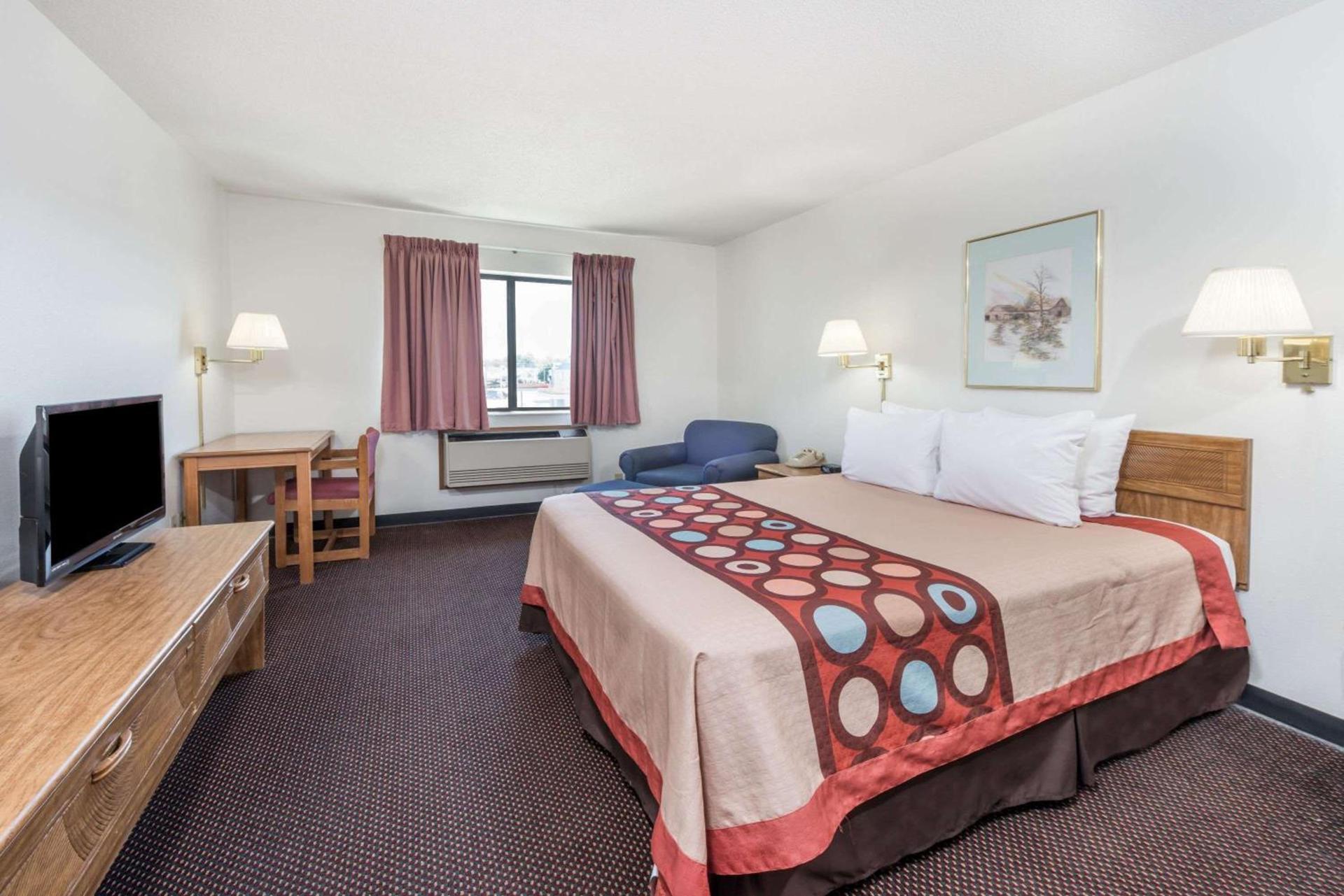 Super 8 by Wyndham Du Quoin photo 5