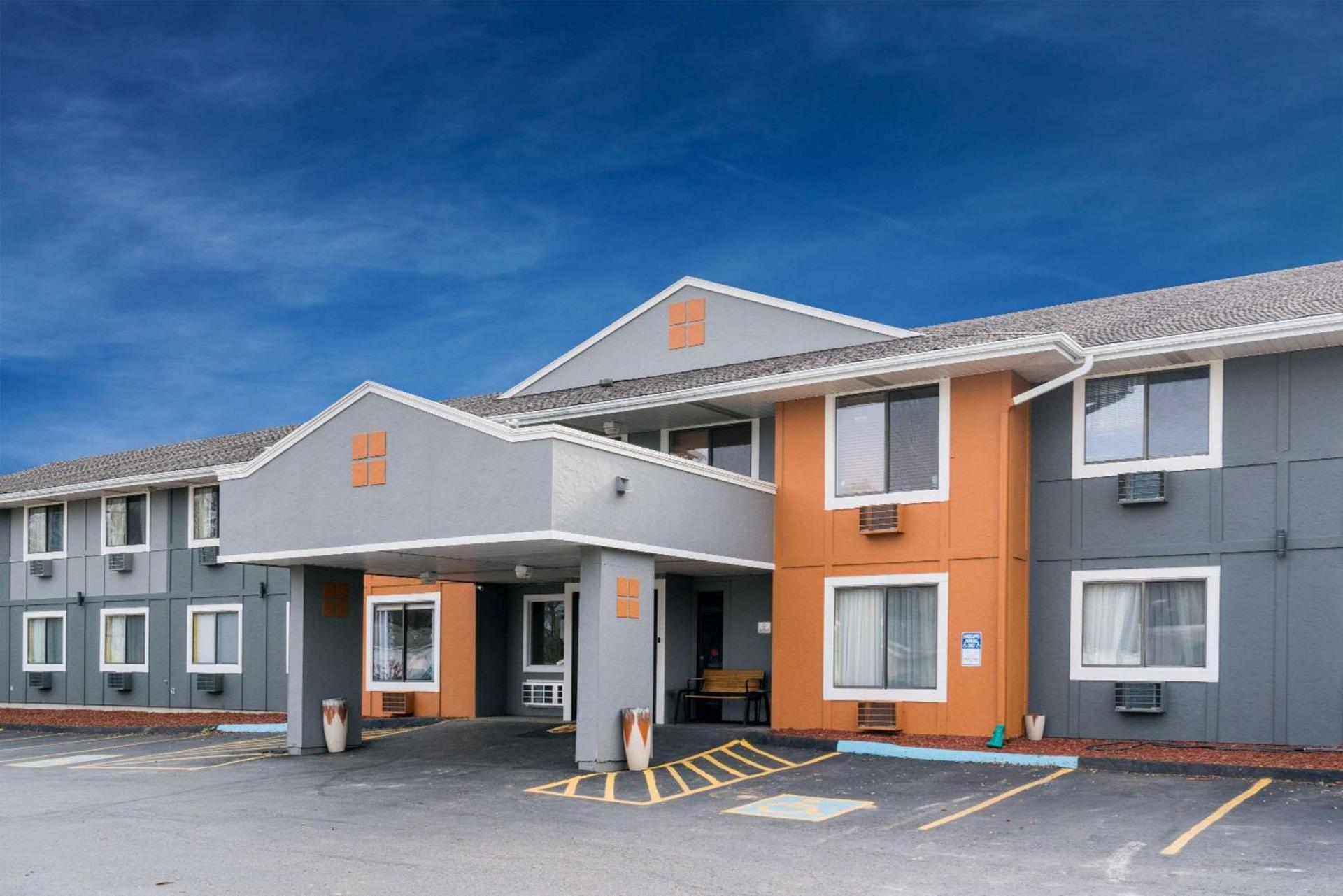 Super 8 by Wyndham Rochester Mayo Clinic Area — hotel in Rochester