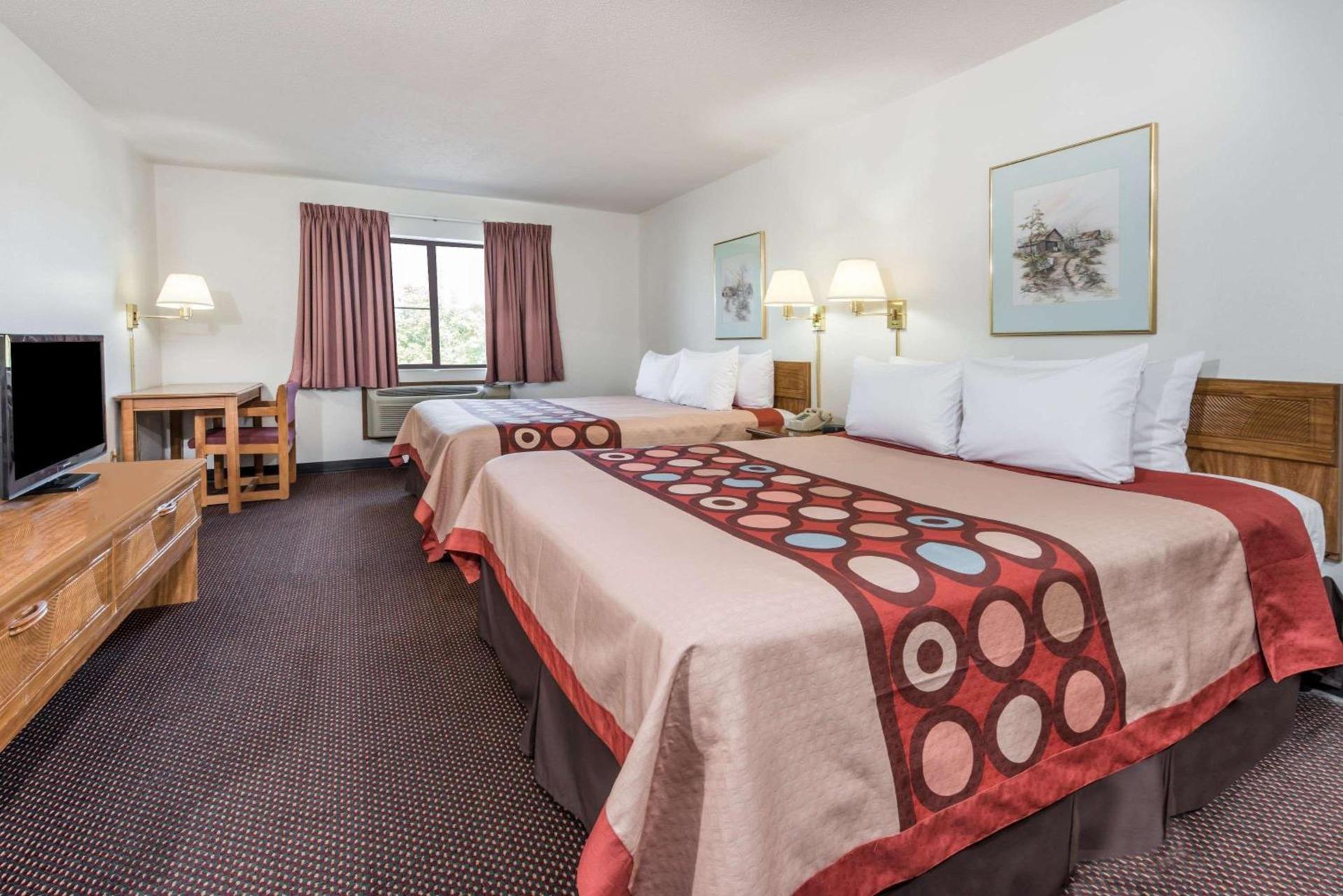 Super 8 by Wyndham Du Quoin photo 10