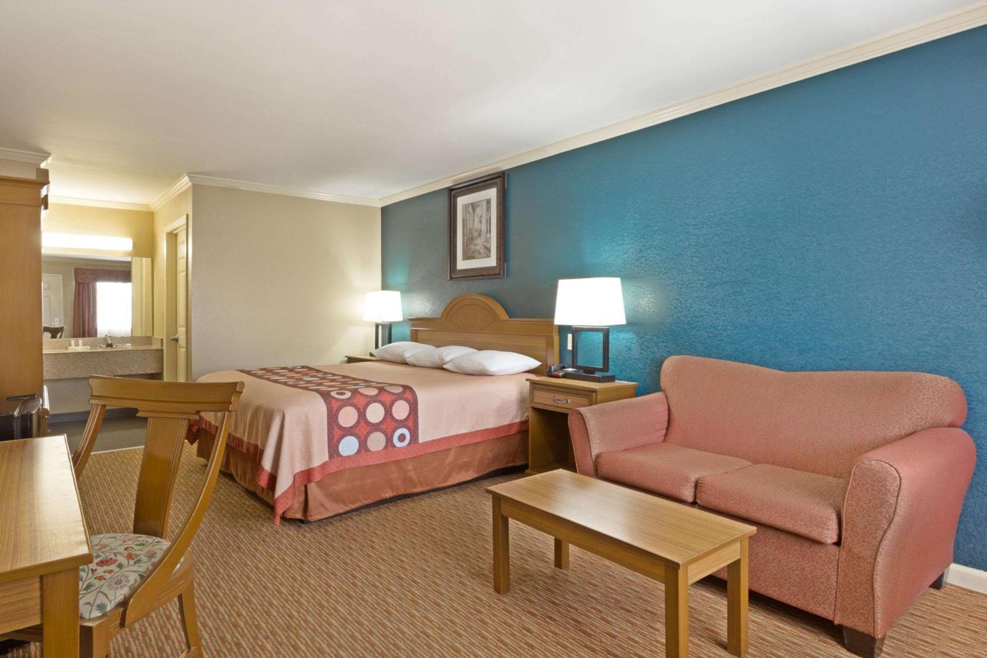 Super 8 by Wyndham Covington photo 8