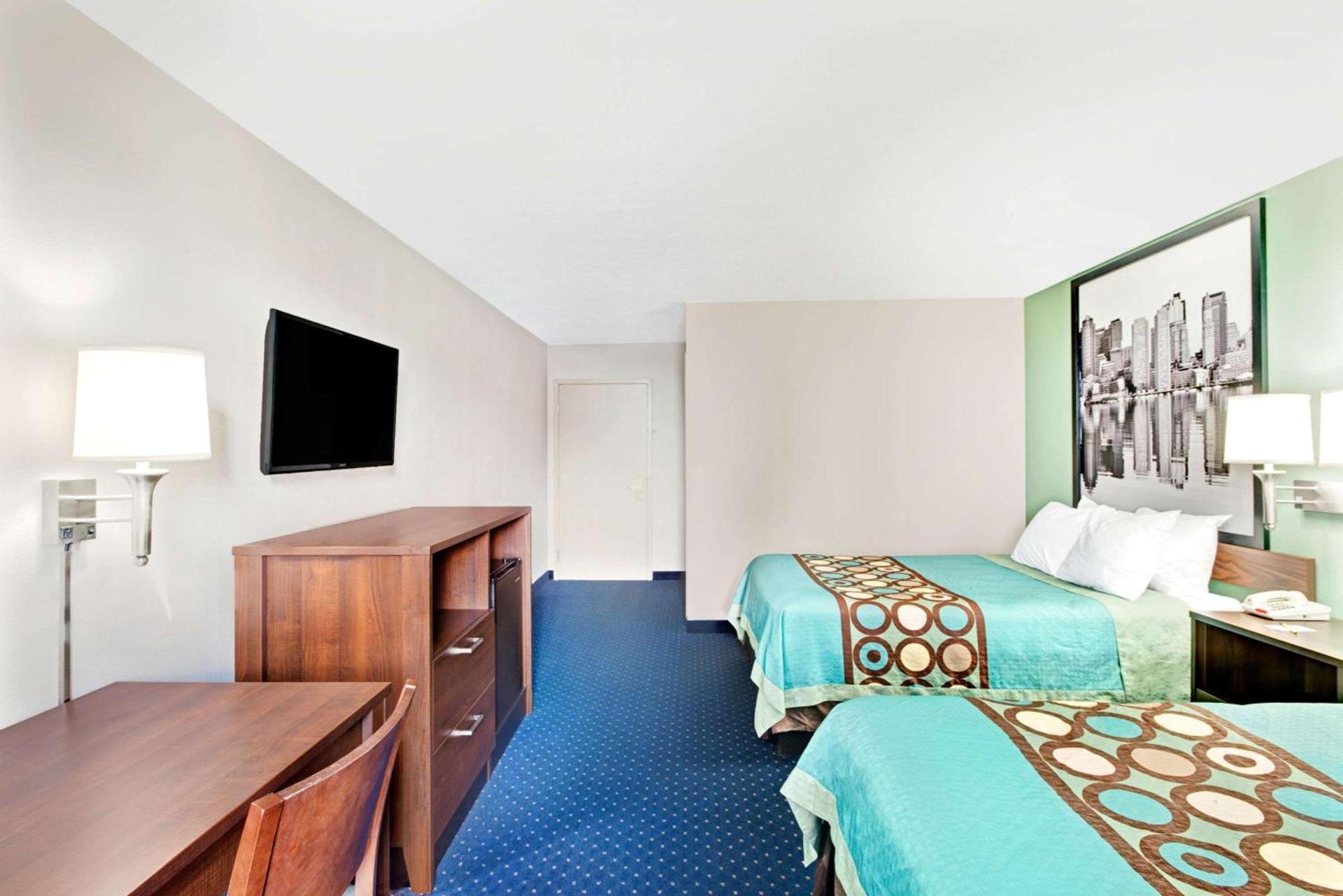 Super 8 by Wyndham Brockton photo 7