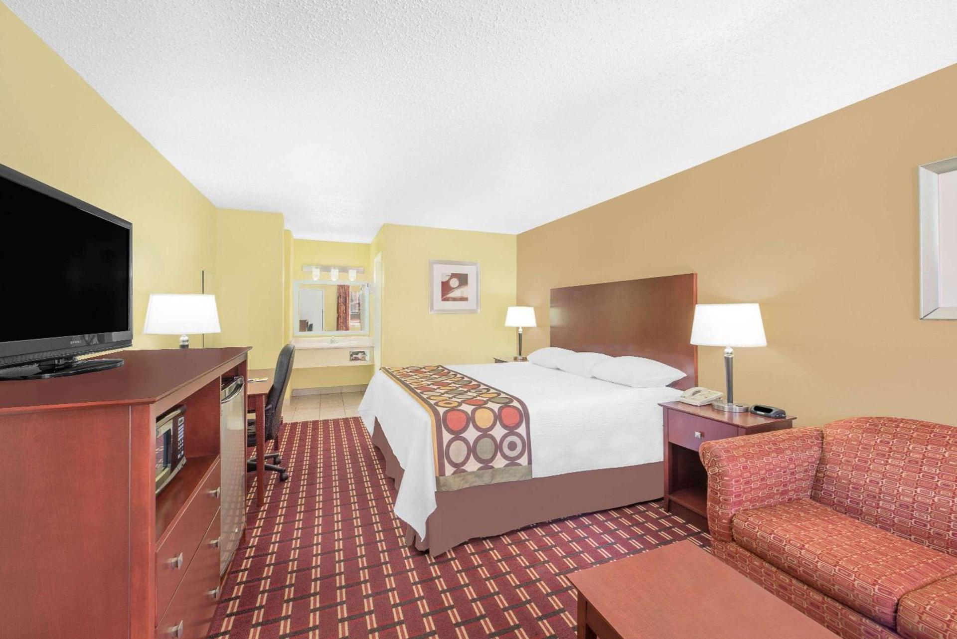 Super 8 by Wyndham Kerrville TX photo 10