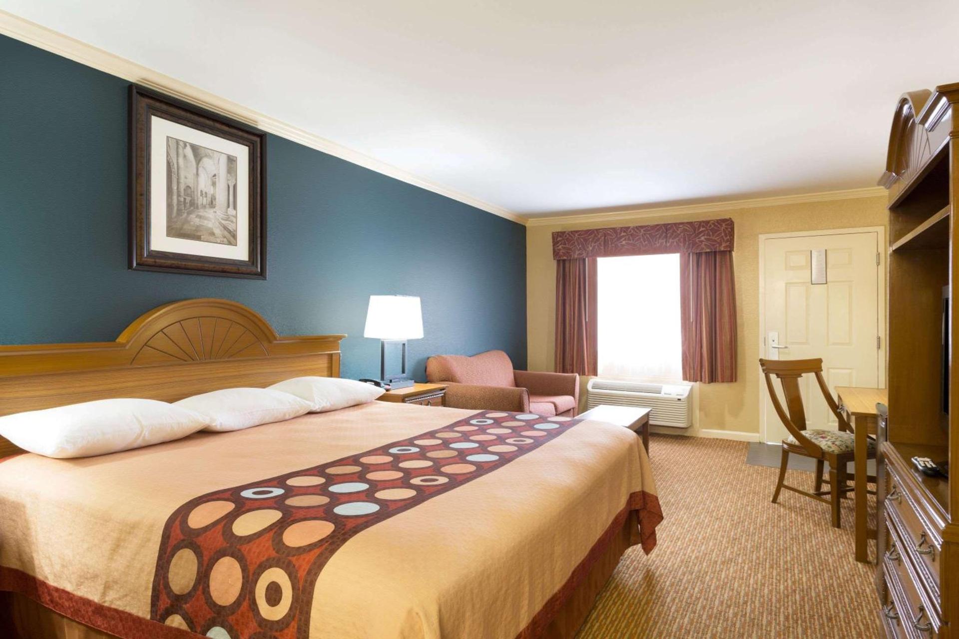 Super 8 by Wyndham Covington photo 7