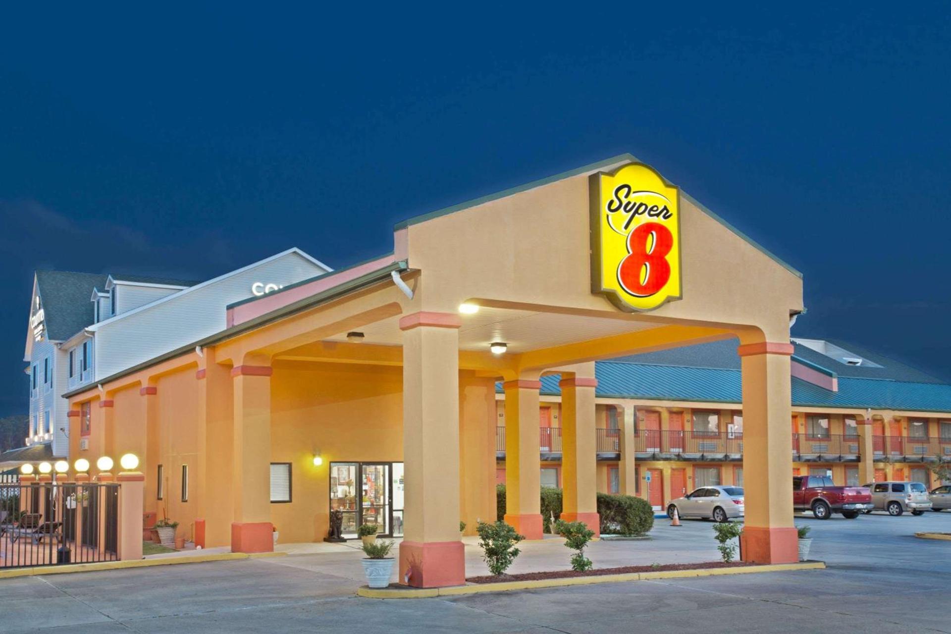 Super 8 by Wyndham Covington photo 2