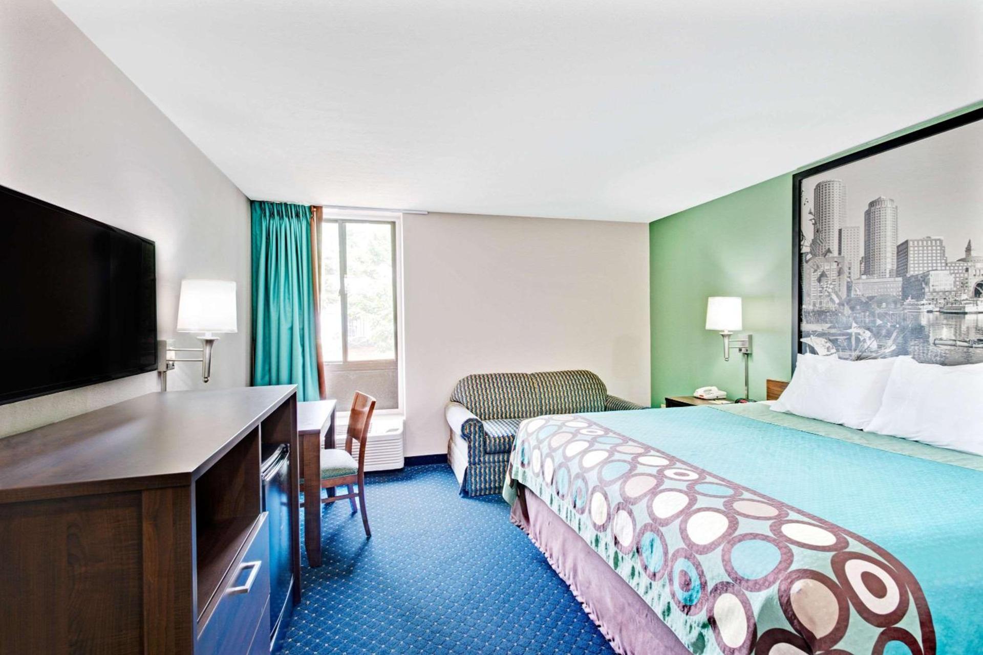 Super 8 by Wyndham Brockton photo 9