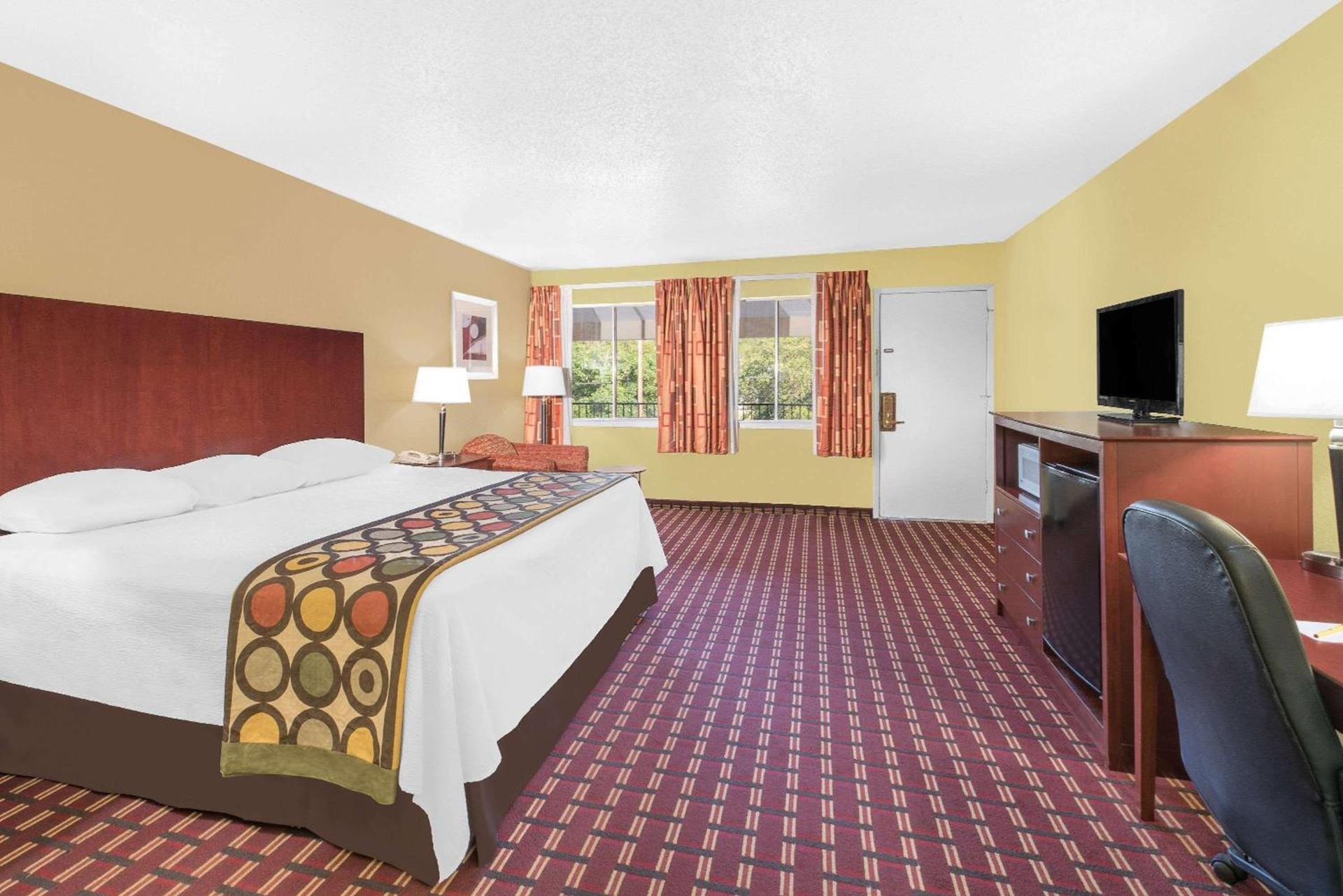 Super 8 by Wyndham Kerrville TX photo 15