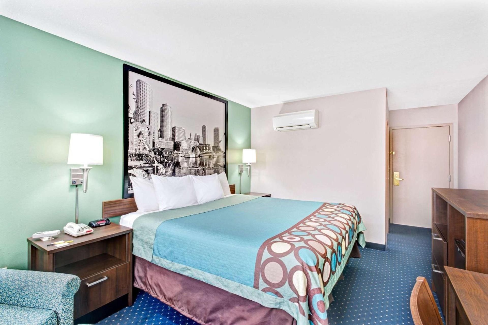 Super 8 by Wyndham Brockton photo 12