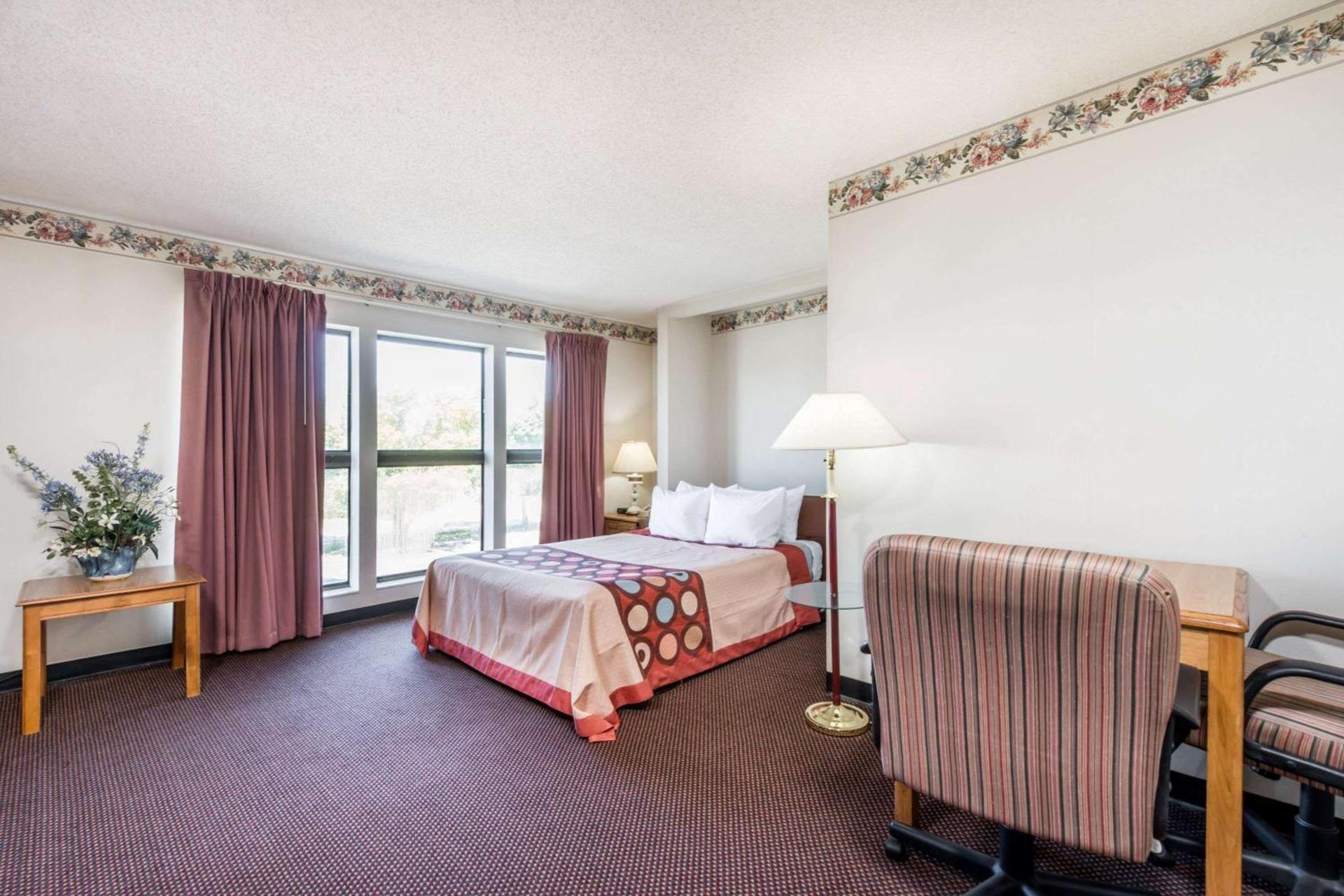 Super 8 by Wyndham Du Quoin photo 12